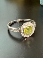 Vintage & Occasion Witgouden ring met peridot - diamond point - maat 18.5