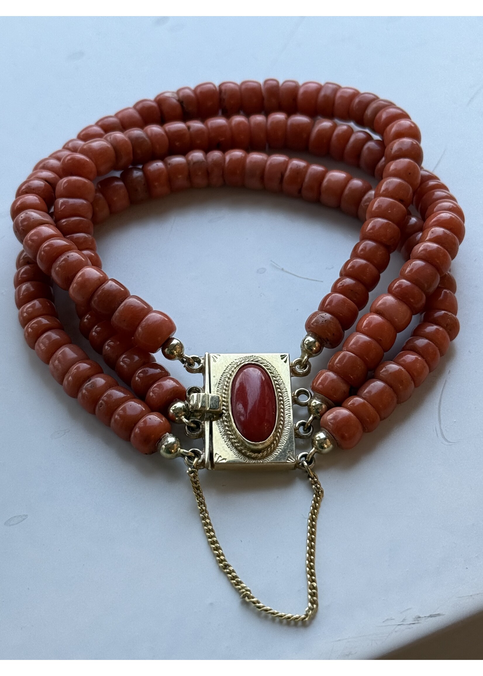 Vintage & Occasion Bloedkoralen armband 3 strengen