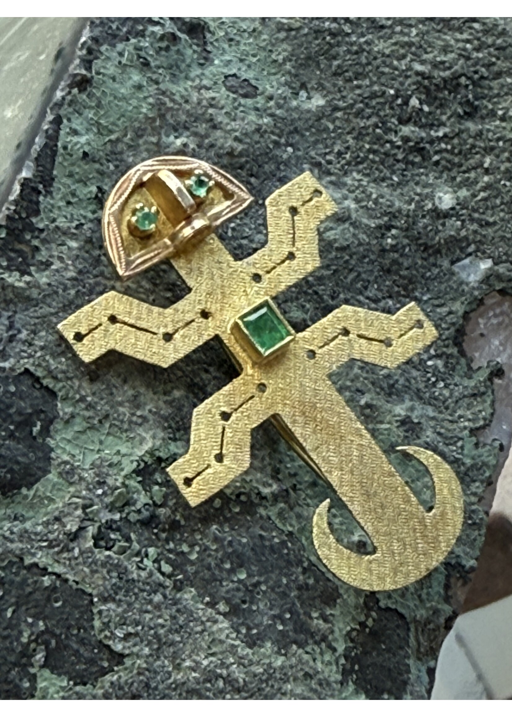 Vintage & Occasion Geelgouden hanger broche met smaragd salamander