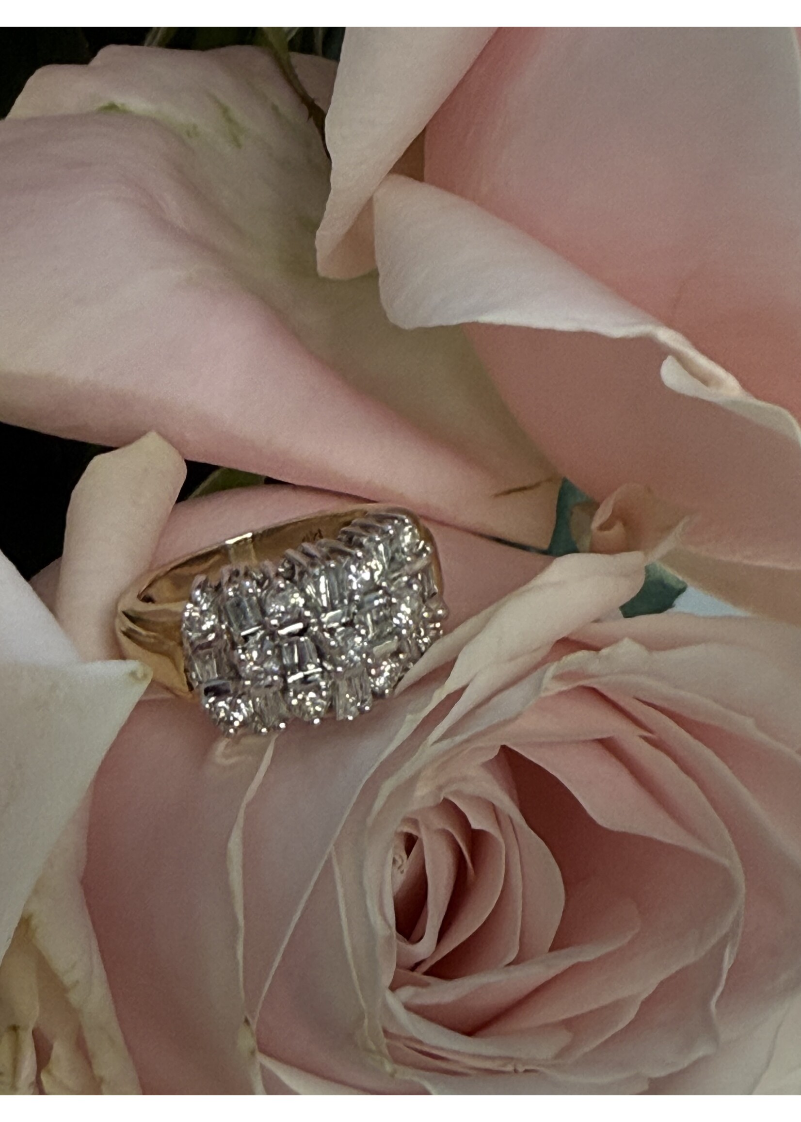 Vintage & Occasion Geelgouden ring met briljant en baquette
