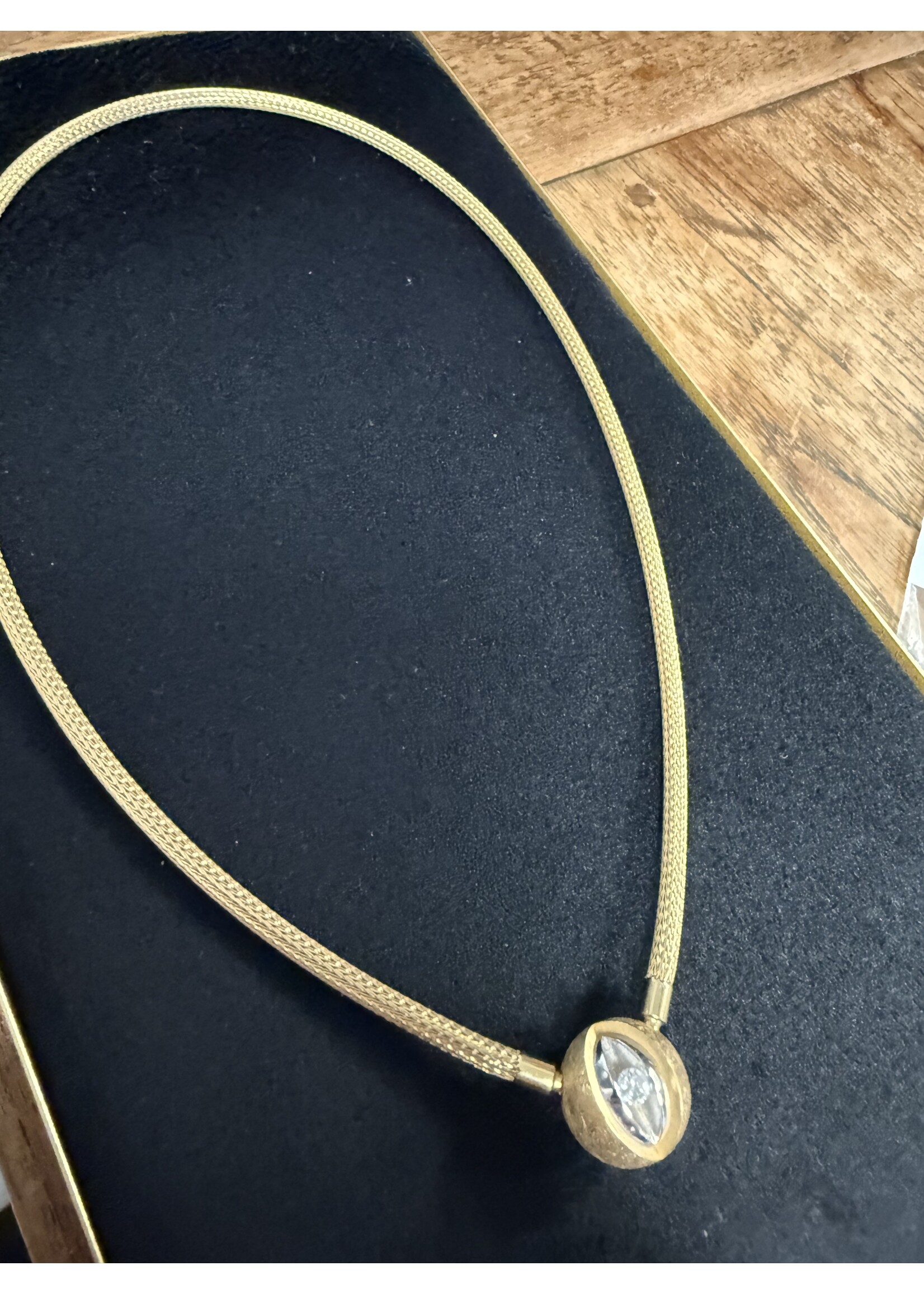 Vintage & Occasion Geelgouden collier omega met Baljon sluiting bol met briljant 0.25 ct