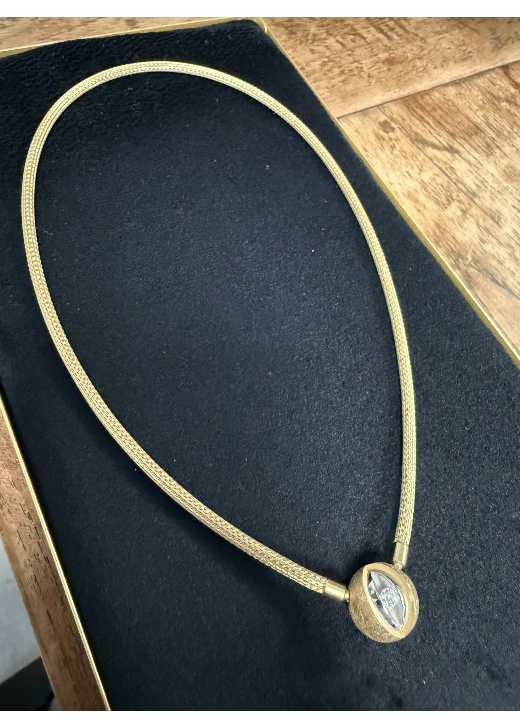 Vintage & Occasion Geelgouden collier omega met Baljon sluiting bol met briljant 0.25 ct