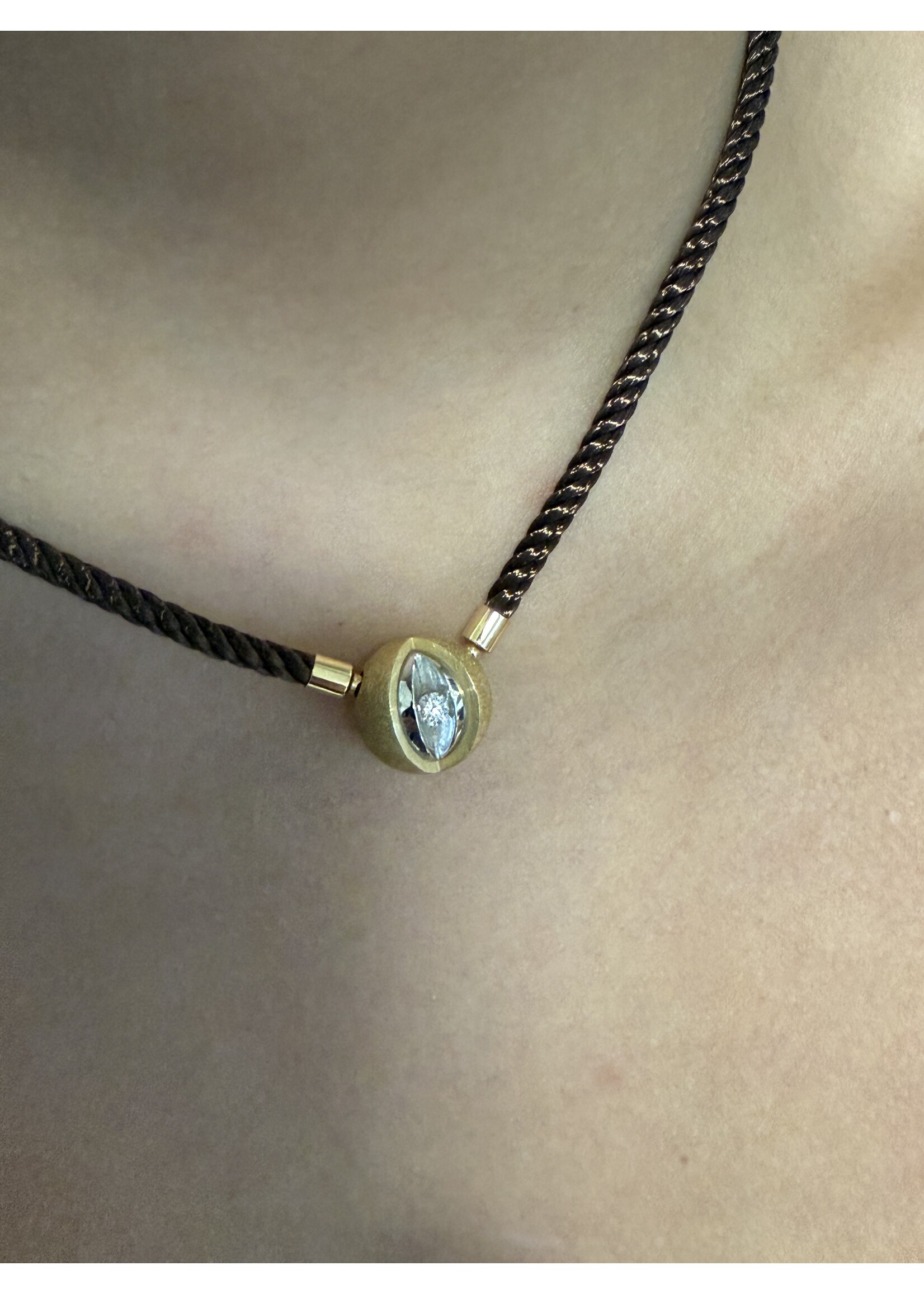 Vintage & Occasion Geelgouden collier omega met Baljon sluiting bol met briljant 0.25 ct