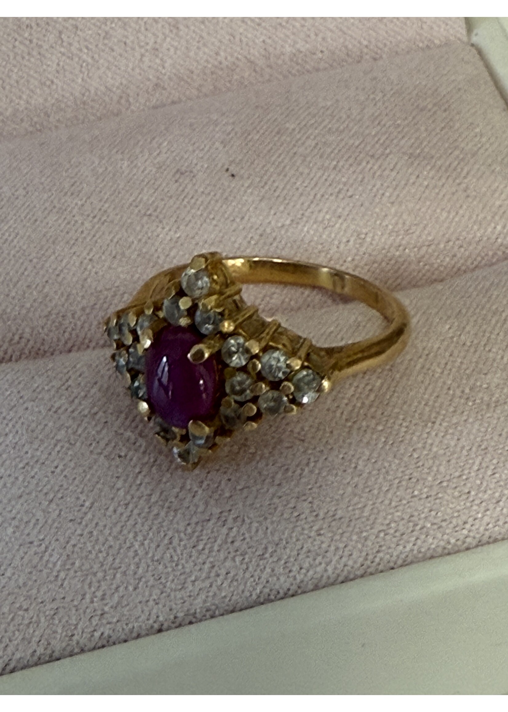 Vintage & Occasion Geelgouden ring met briljant en ster robijn - maat 16.5
