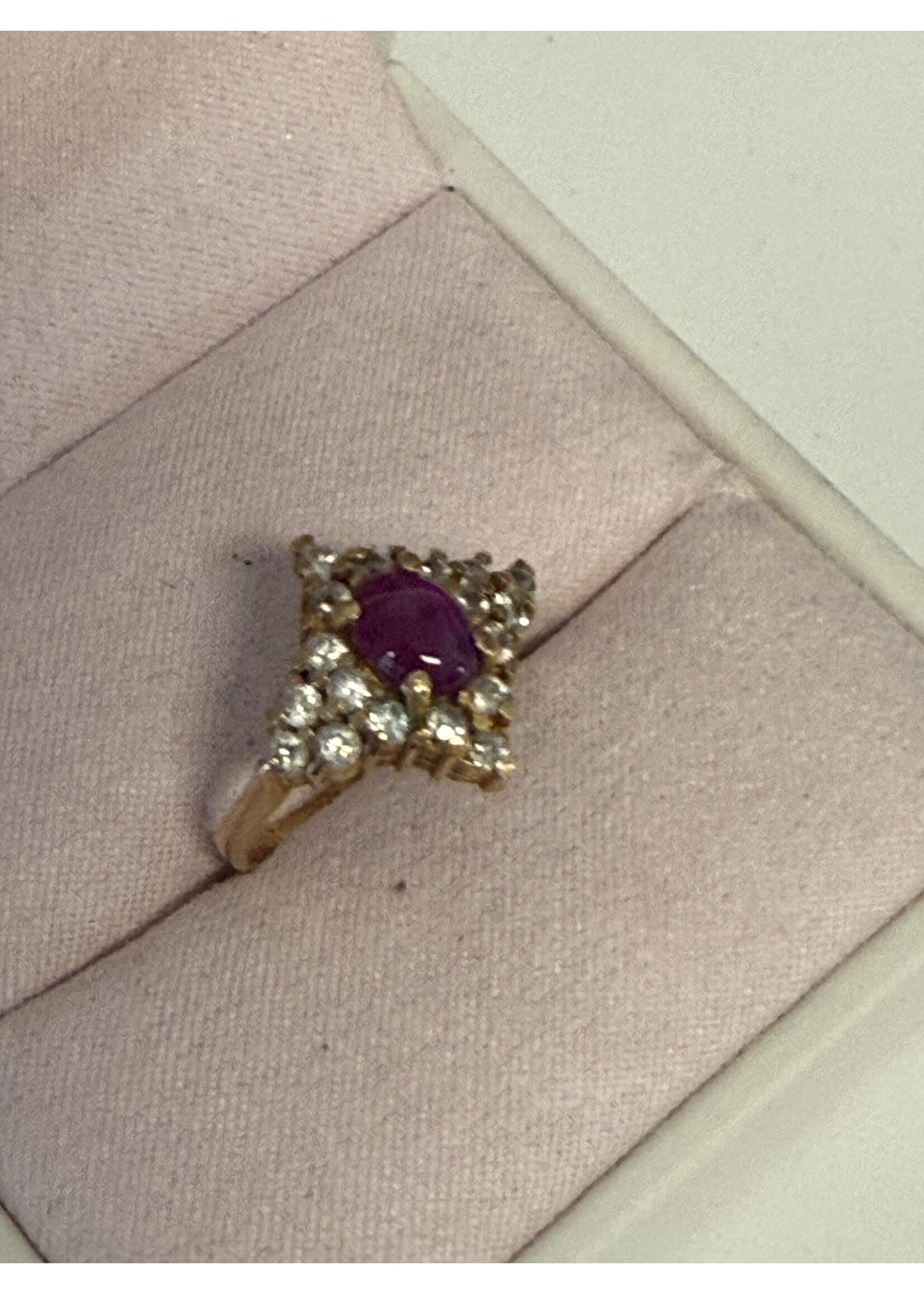 Vintage & Occasion Geelgouden ring met briljant en ster robijn - maat 16.5