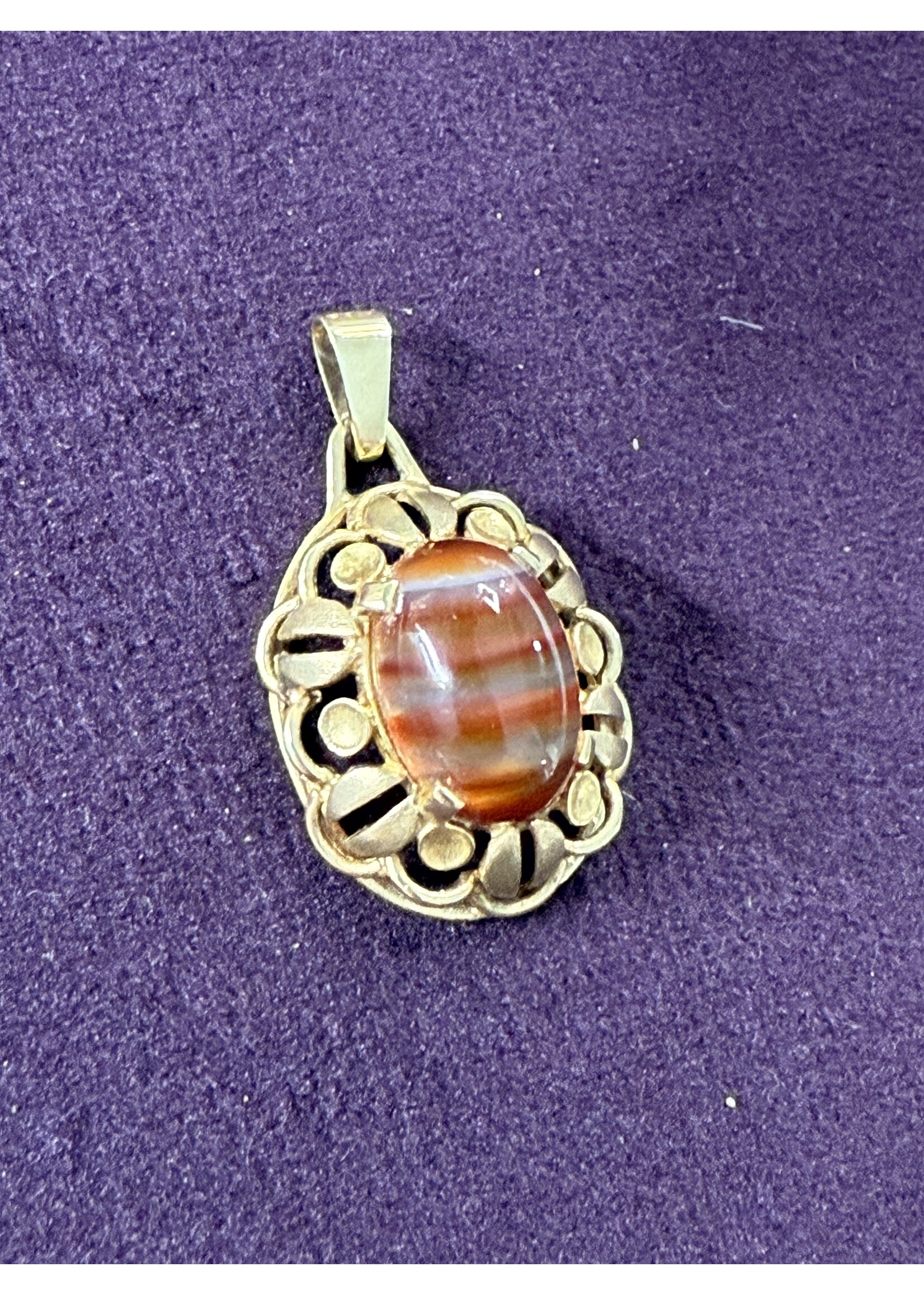 Geelgouden  vintage 14 k  hanger met streepagaat