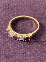 Geelgouden ring met robijn en briljanten - maat 16.5