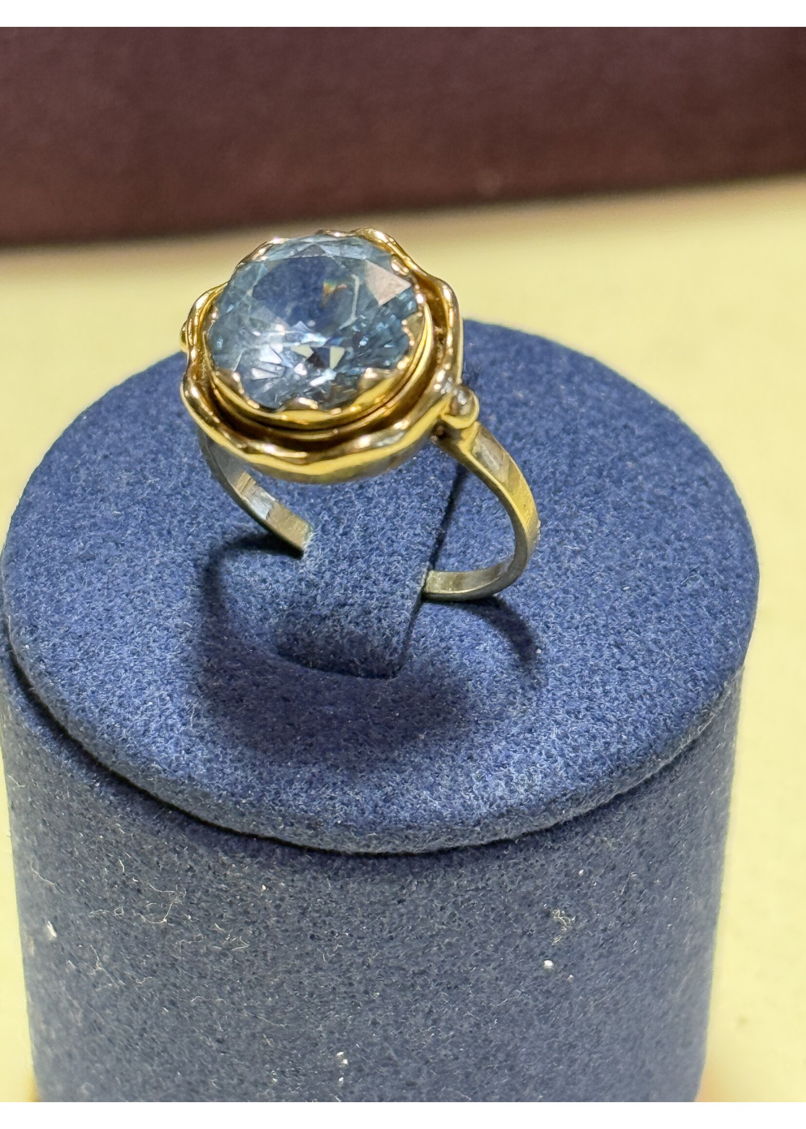 Vintage & Occasion Geelgouden ring met topaas - maat 17.5