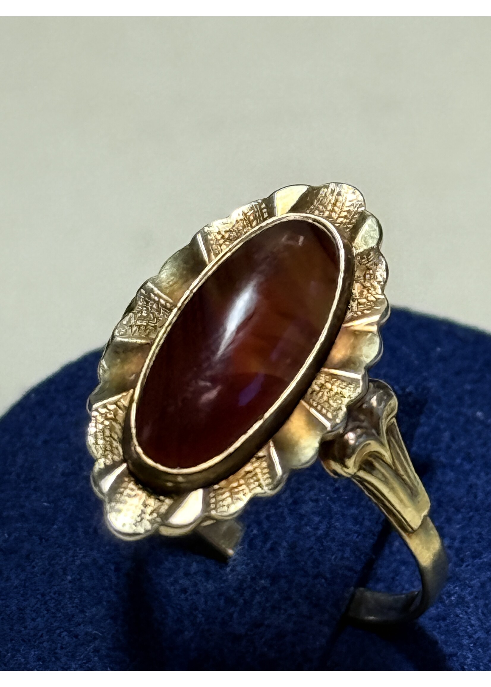 Vintage & Occasion Geelgouden ring met streep agaat - maat 18.5