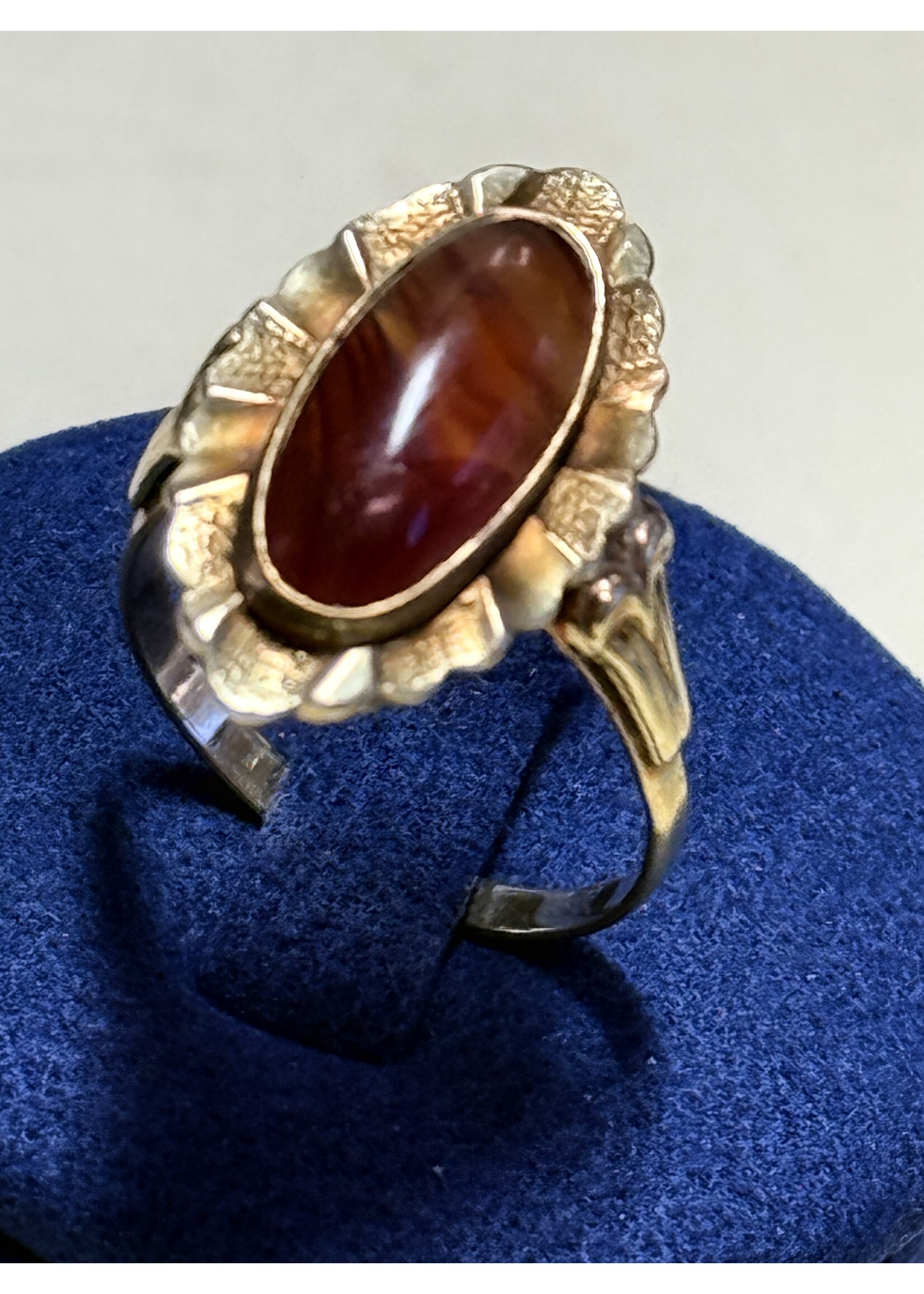 Vintage & Occasion Geelgouden ring met streep agaat - maat 18.5