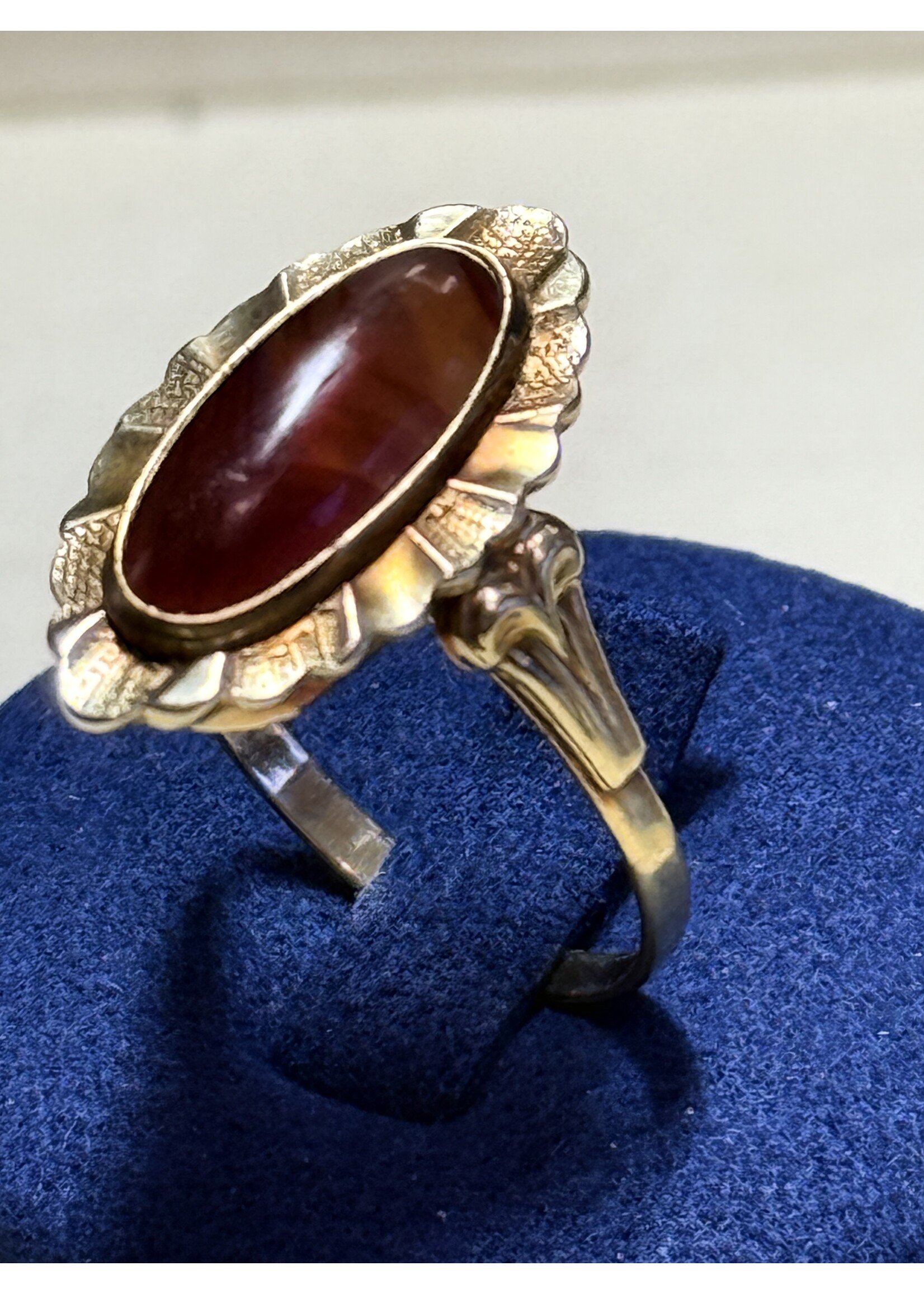 Vintage & Occasion Geelgouden ring met streep agaat - maat 18.5