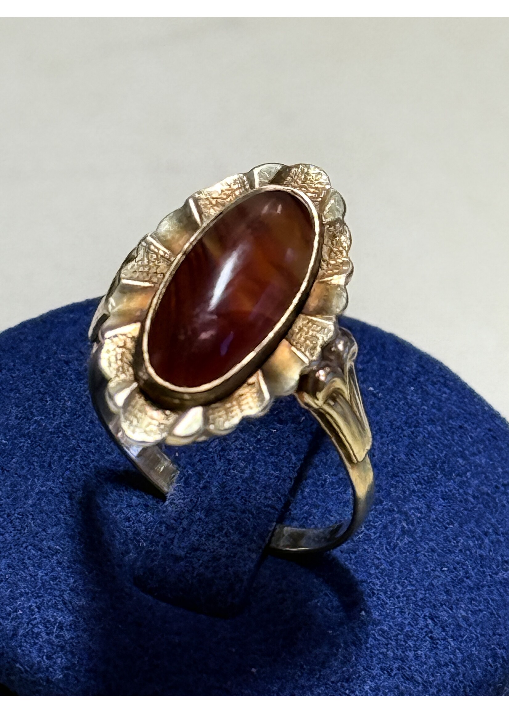 Vintage & Occasion Geelgouden ring met streep agaat - maat 18.5