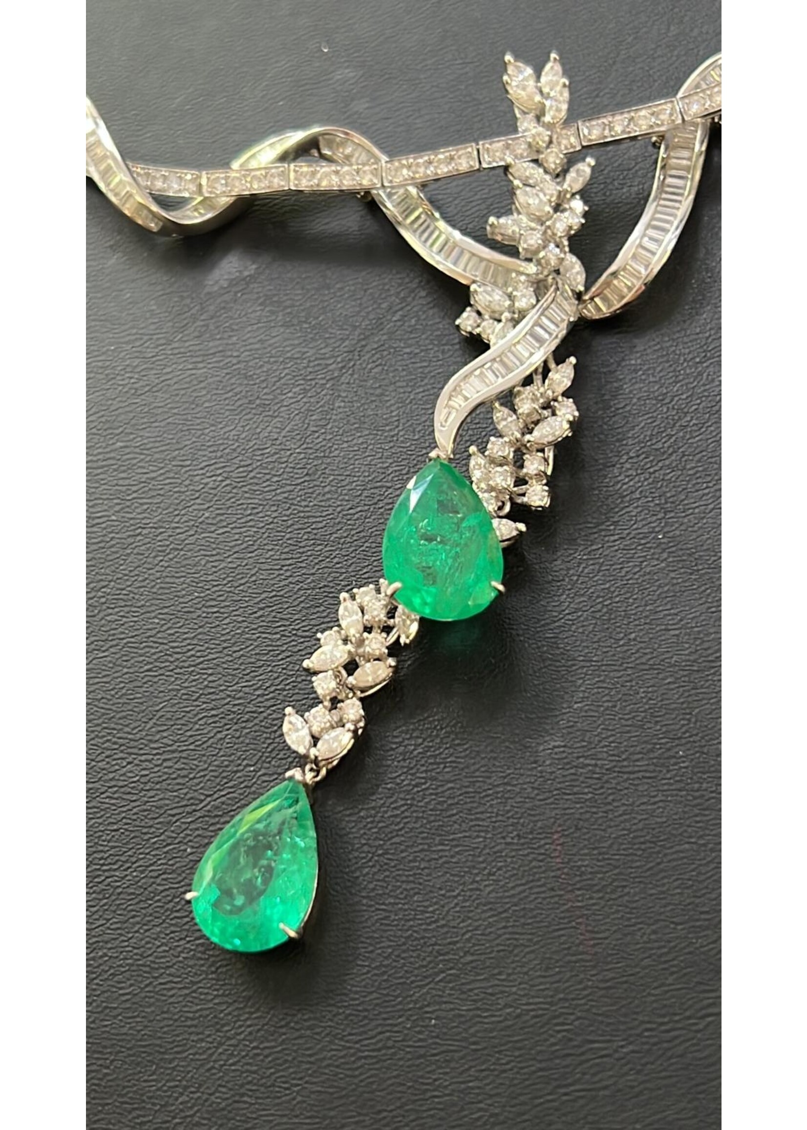 Vintage & Occasion Witgouden collier met diamant en smaragd