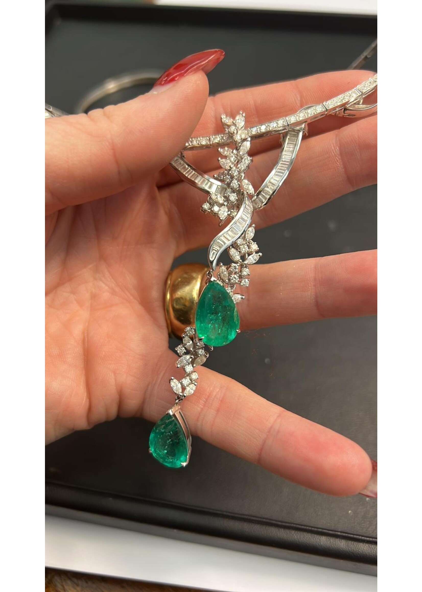 Vintage & Occasion Witgouden collier met diamant en smaragd