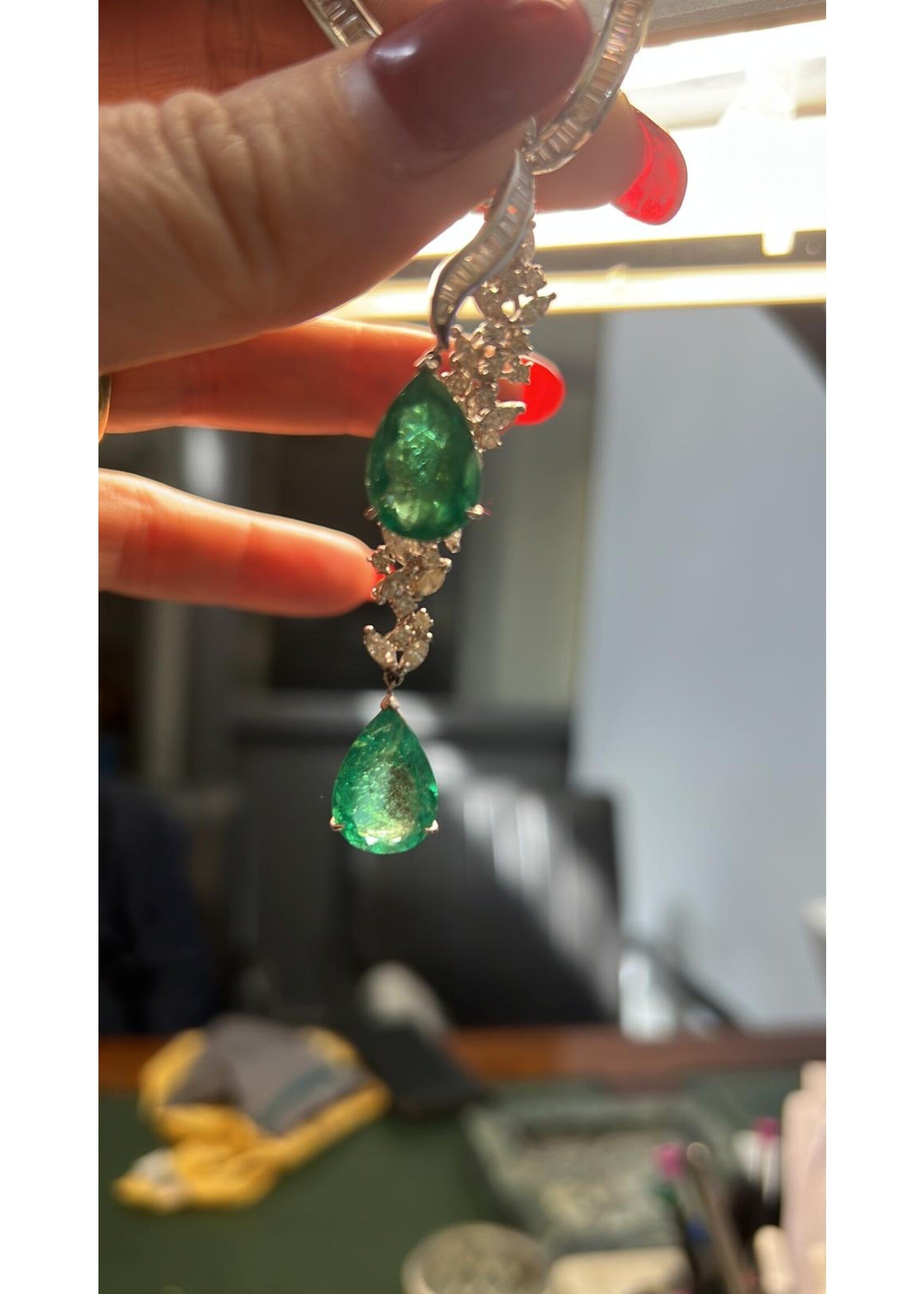 Vintage & Occasion Witgouden collier met diamant en smaragd