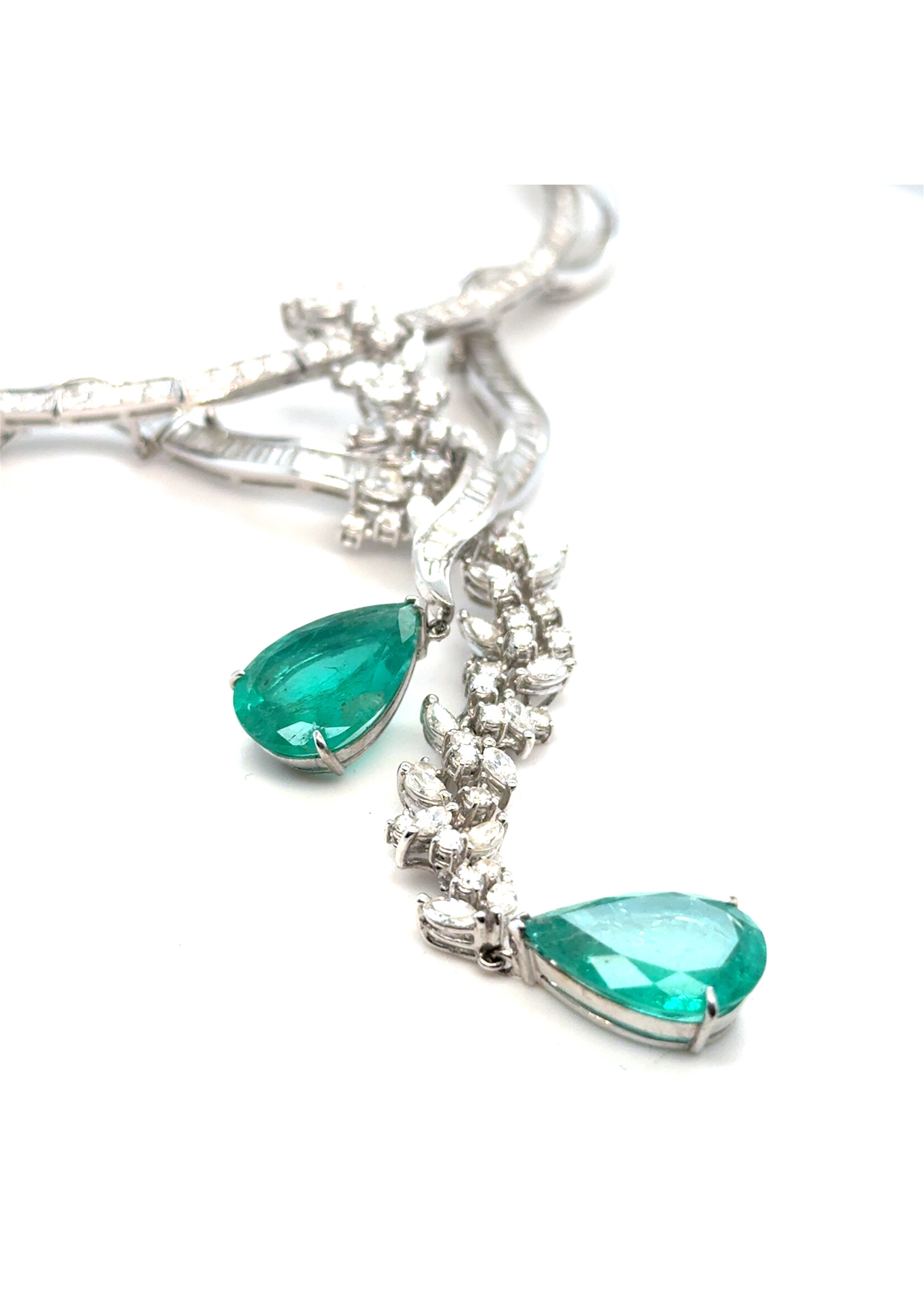 Vintage & Occasion Witgouden collier met diamant en smaragd
