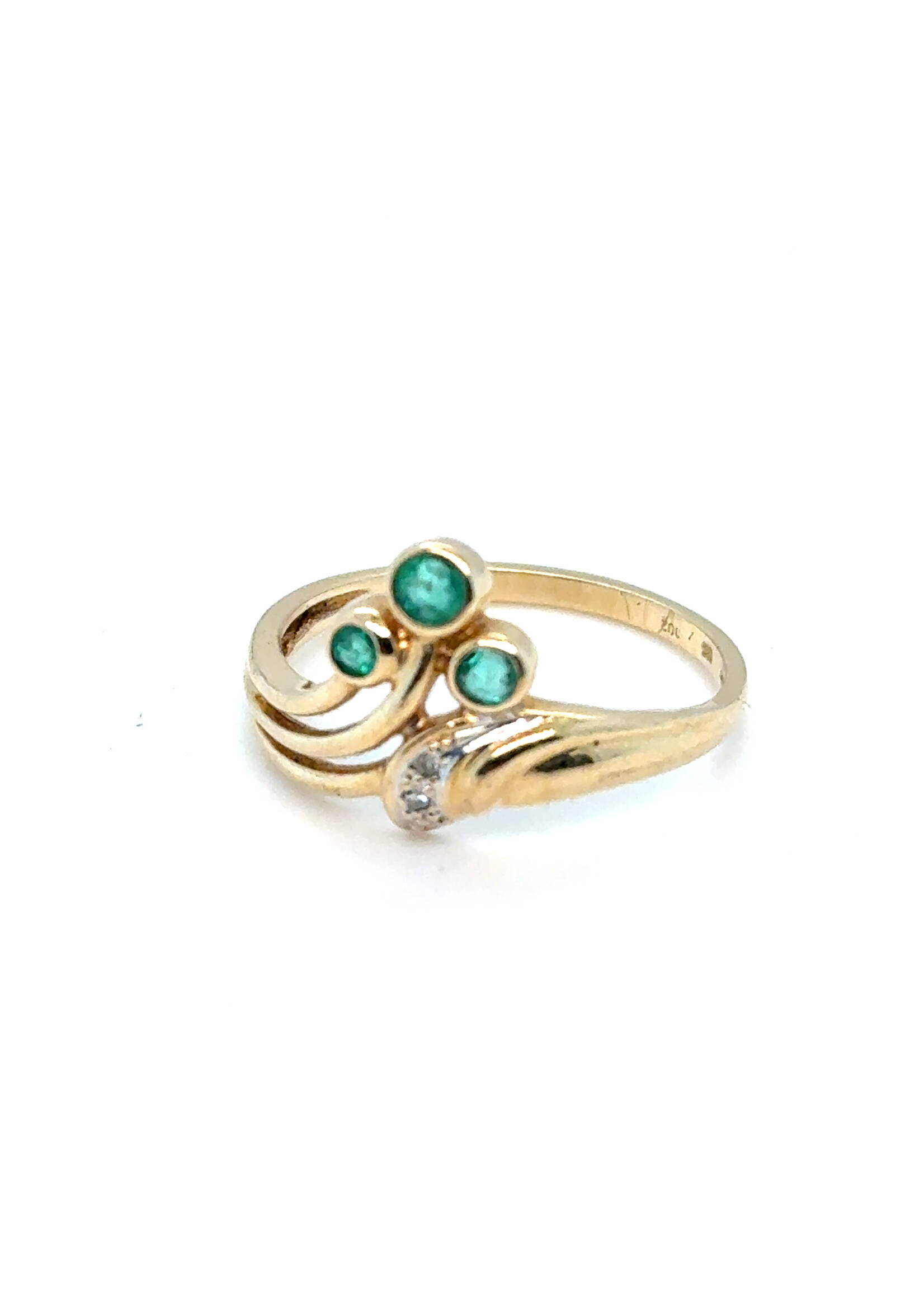 Vintage & Occasion occasion geelgouden ring met briljant en smaragd - maat 17.75