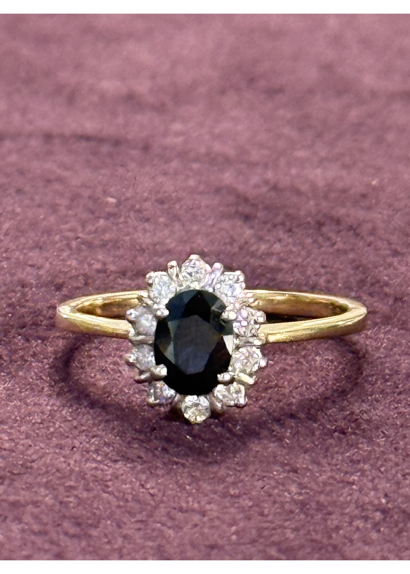 Vintage & Occasion Geelgouden ring met briljant en saffier - maat 18