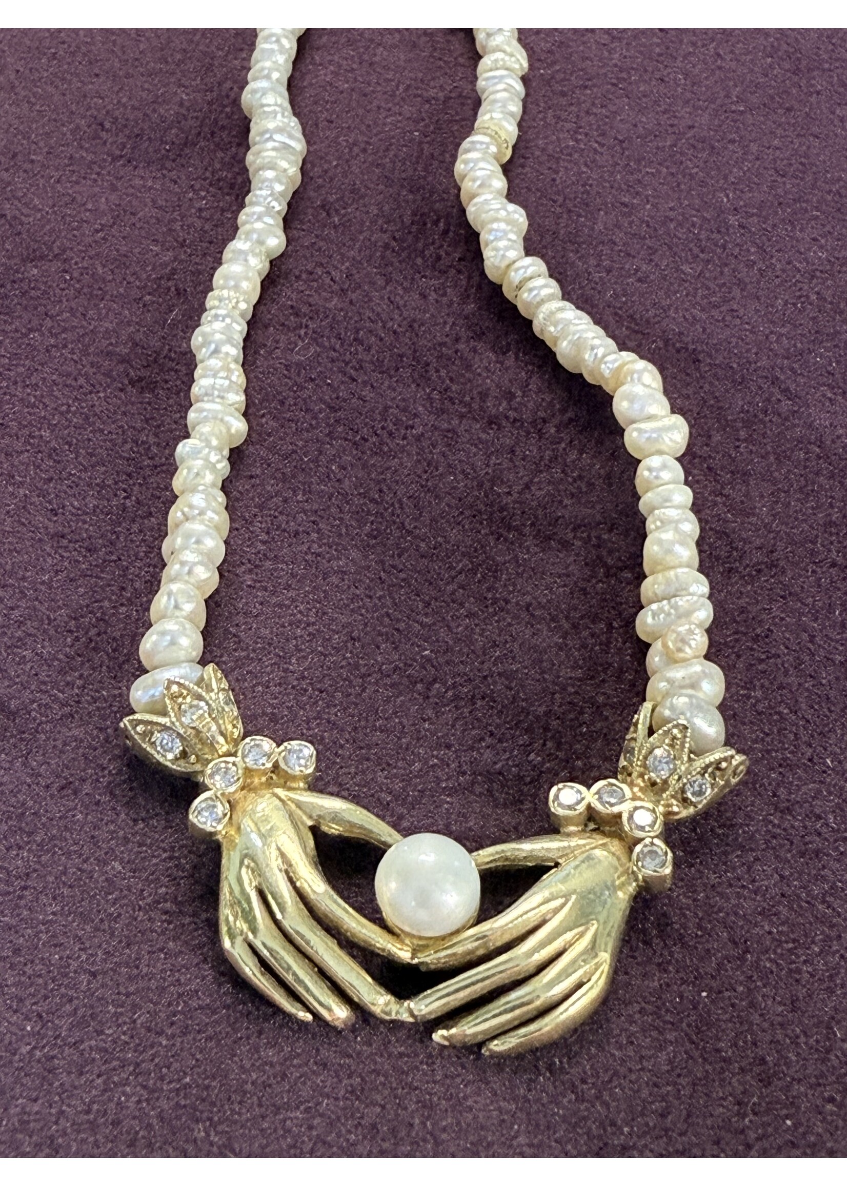 Vintage & Occasion Parelcollier met gouden sluiting met handjes