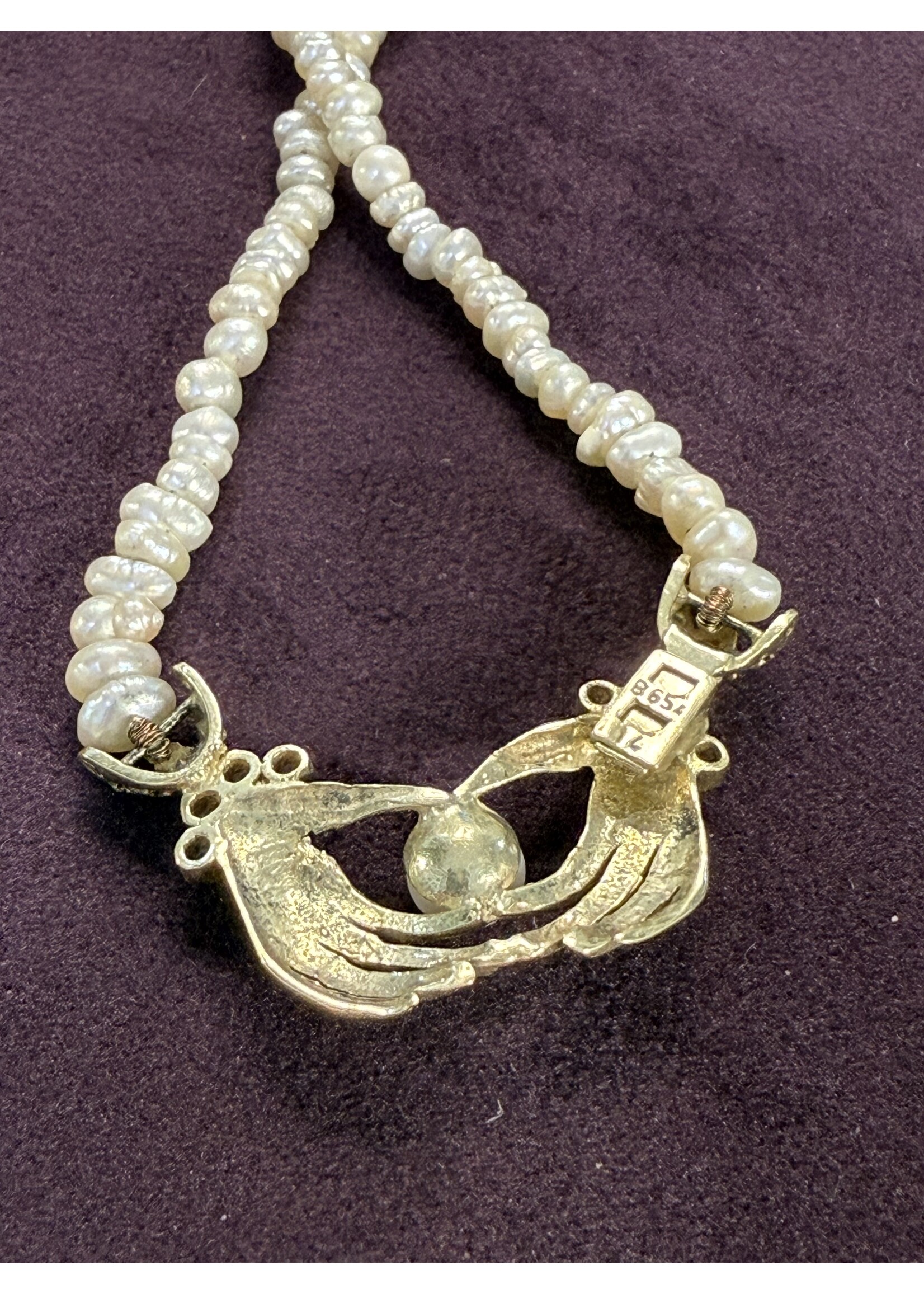 Vintage & Occasion Parelcollier met gouden sluiting met handjes