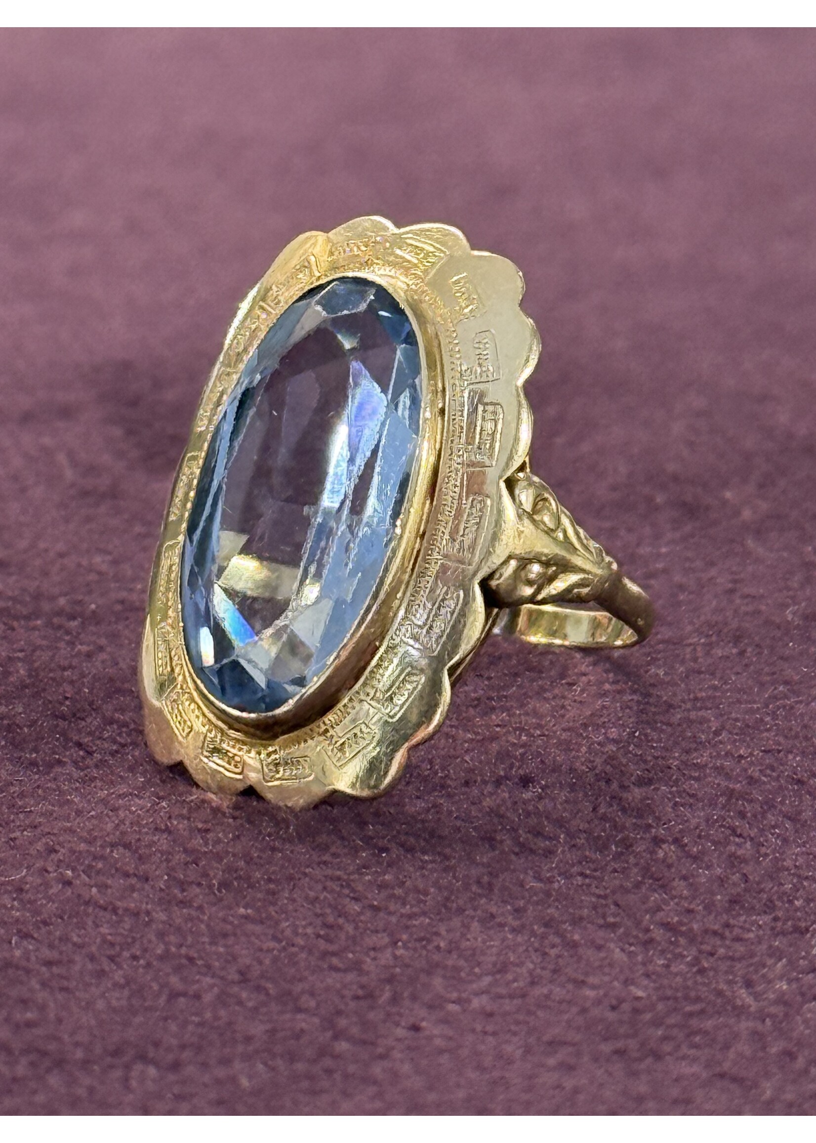 Vintage & Occasion Occasion gouden vintage ring met blauwe steen - maat 17.5