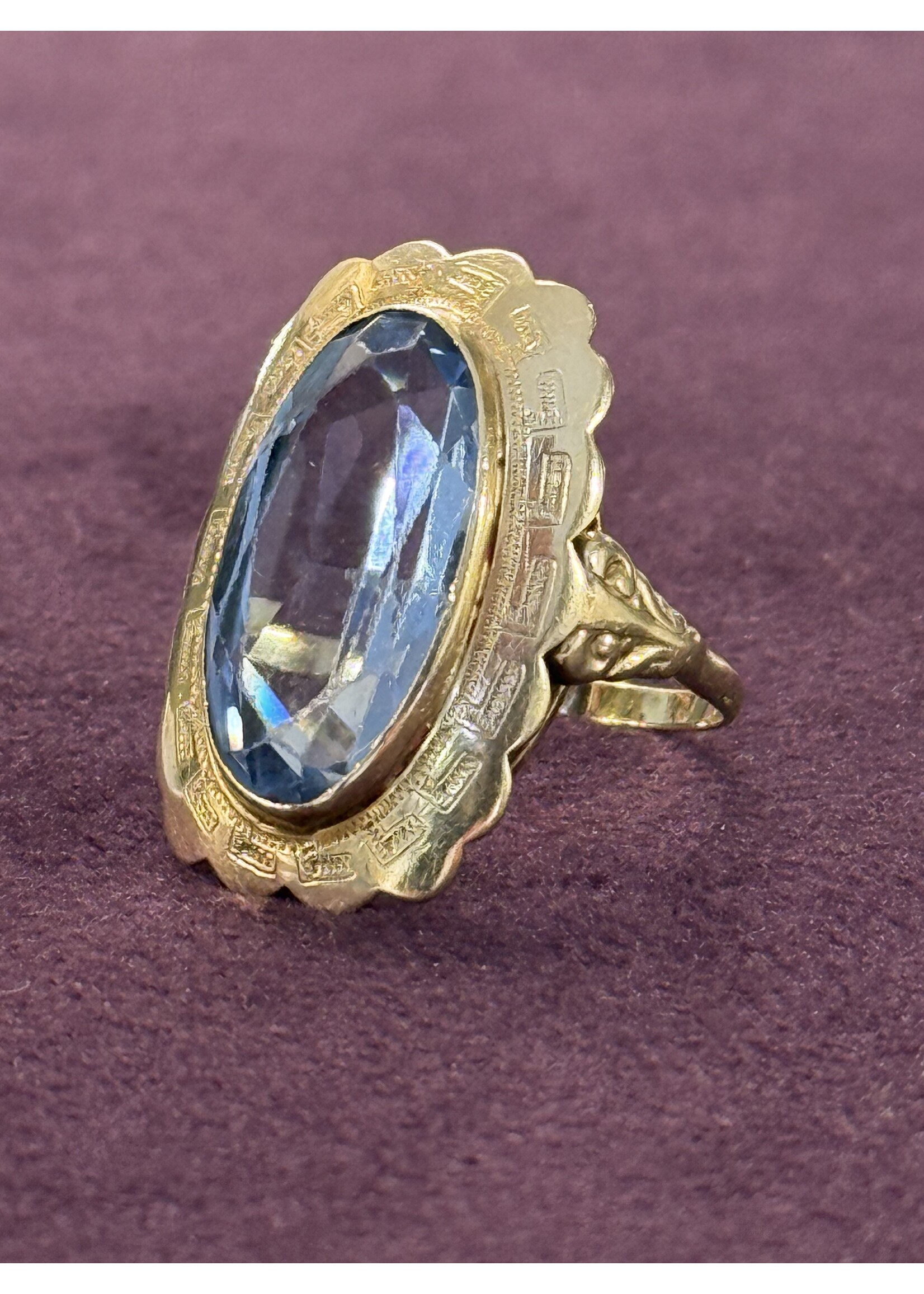Vintage & Occasion Occasion gouden vintage ring met blauwe steen - maat 17.5