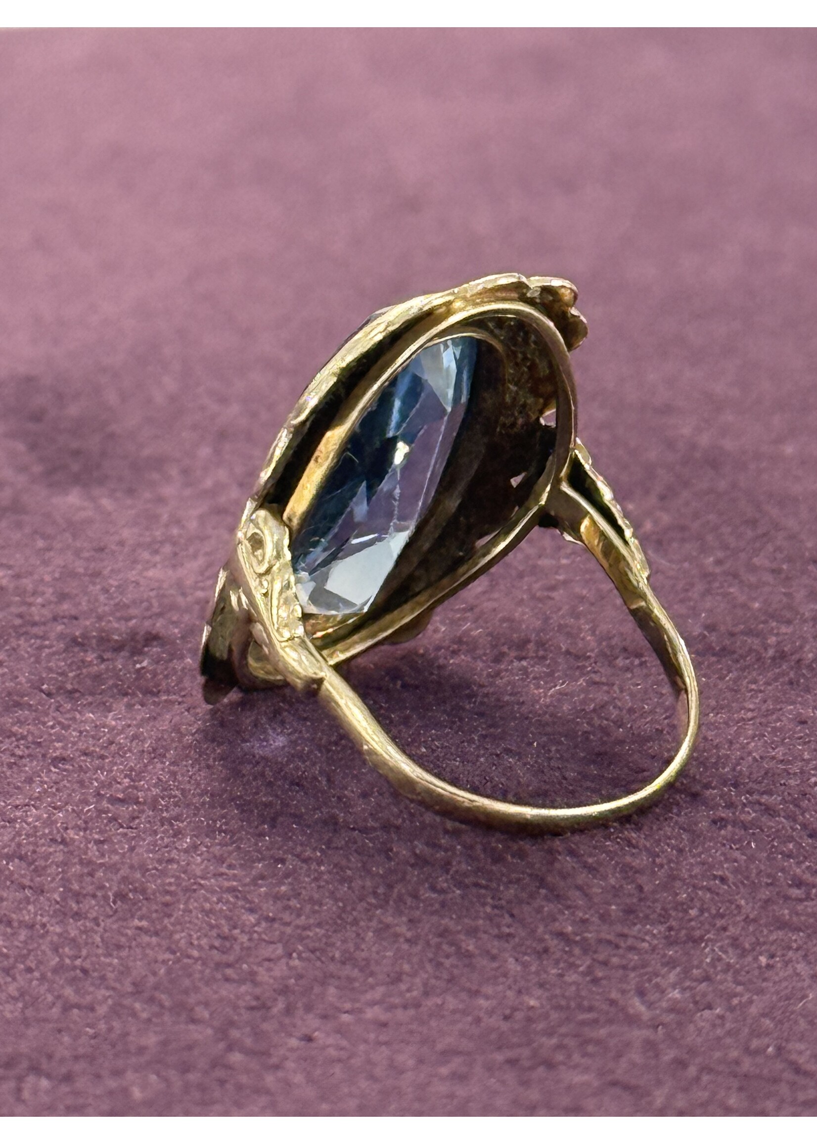 Vintage & Occasion Occasion gouden vintage ring met blauwe steen - maat 17.5