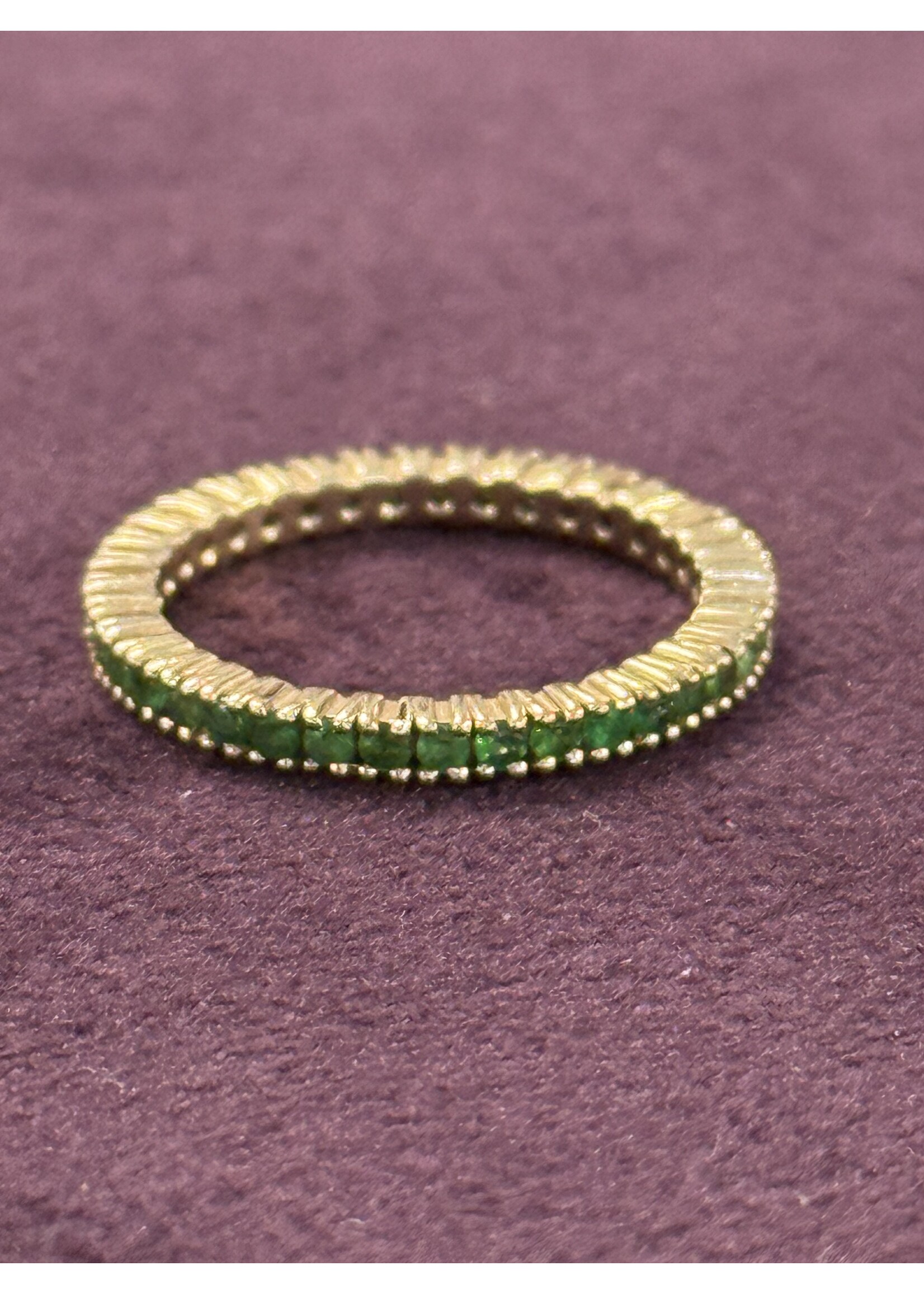 Vintage & Occasion Geelgouden 14 k alliance ring met smaragd - maat 17.25