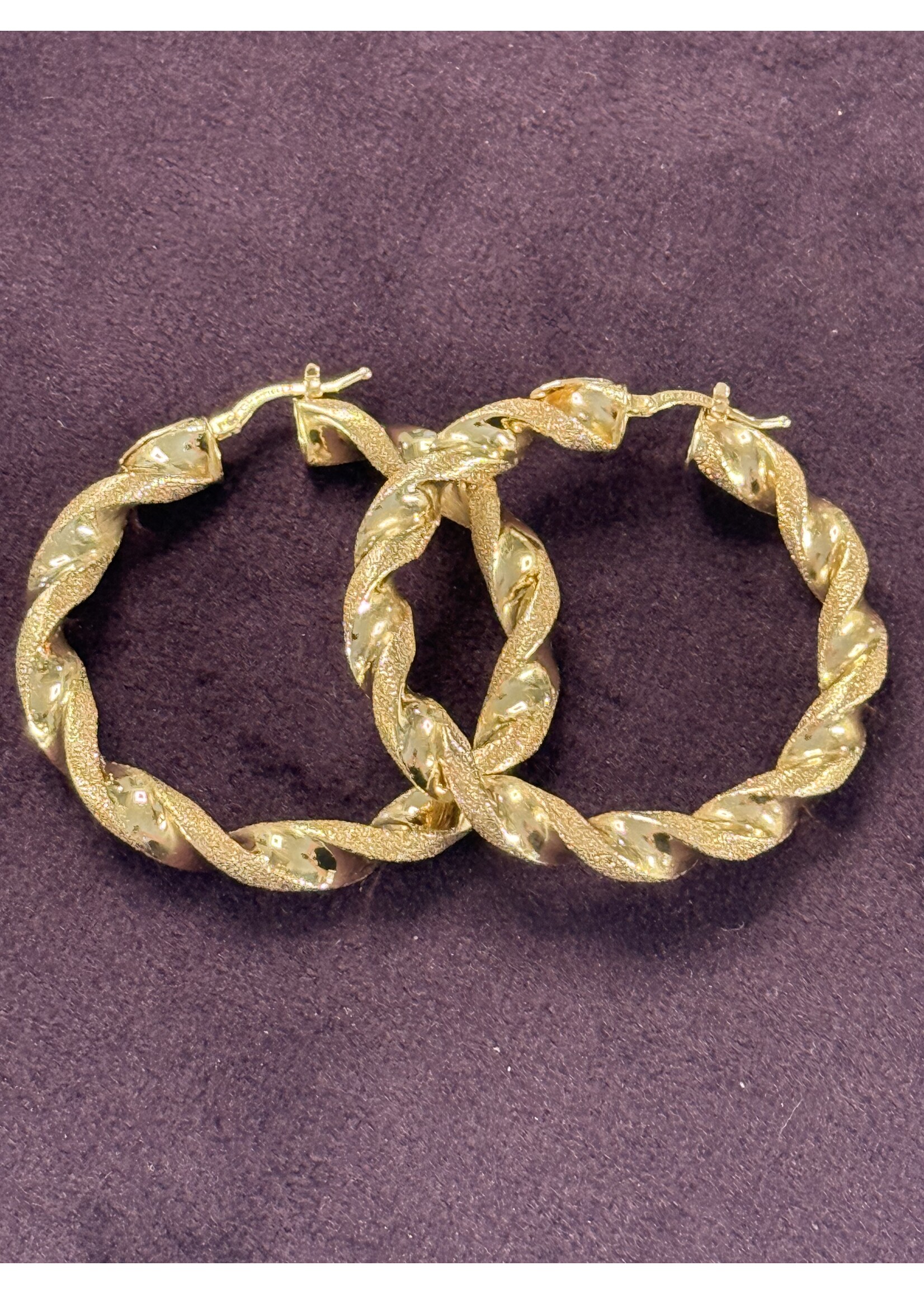 Vintage & Occasion Geelgouden wokkel oorringen 14 karaat