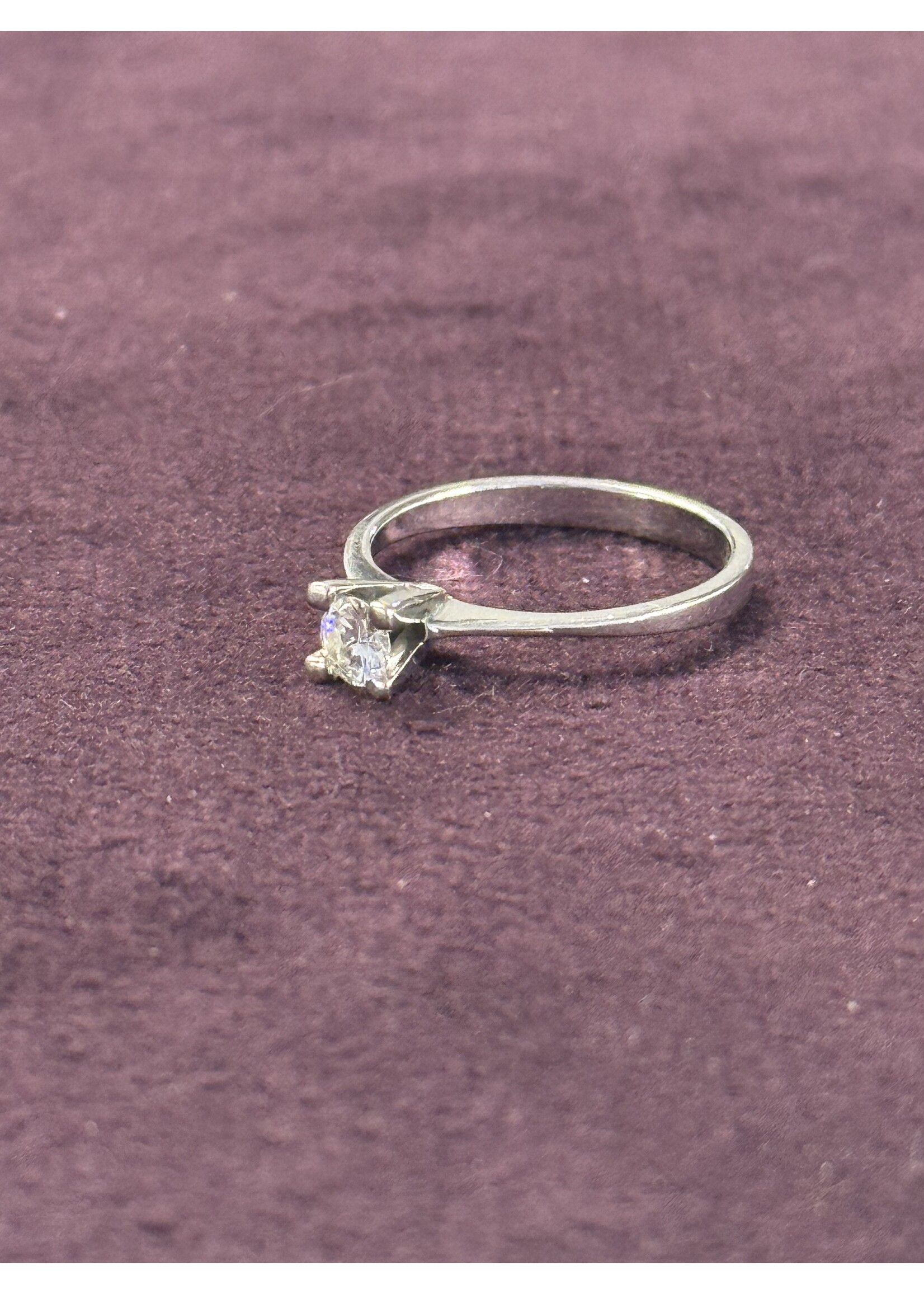 Vintage & Occasion Witgouden ring solitair met 0.25 briljant - maat 17