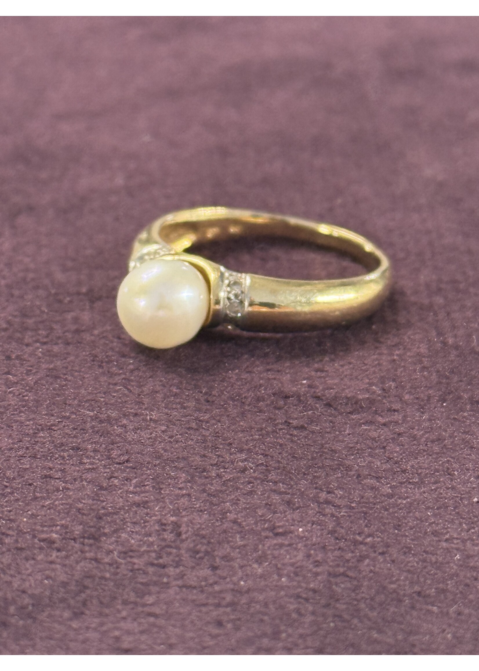 Vintage & Occasion Geelgouden ring met parel en diamant - maat 19