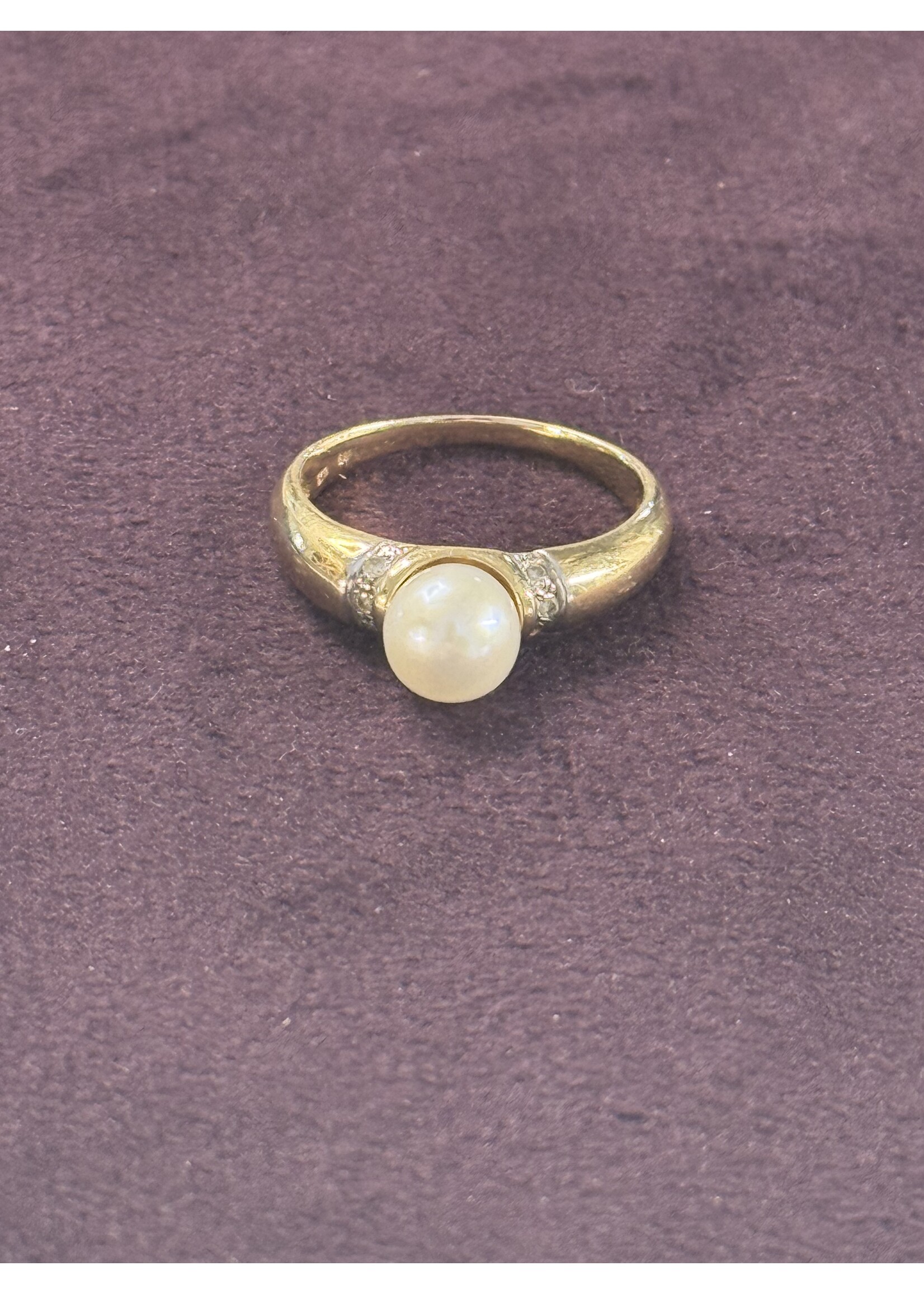 Vintage & Occasion Geelgouden ring met parel en diamant - maat 19
