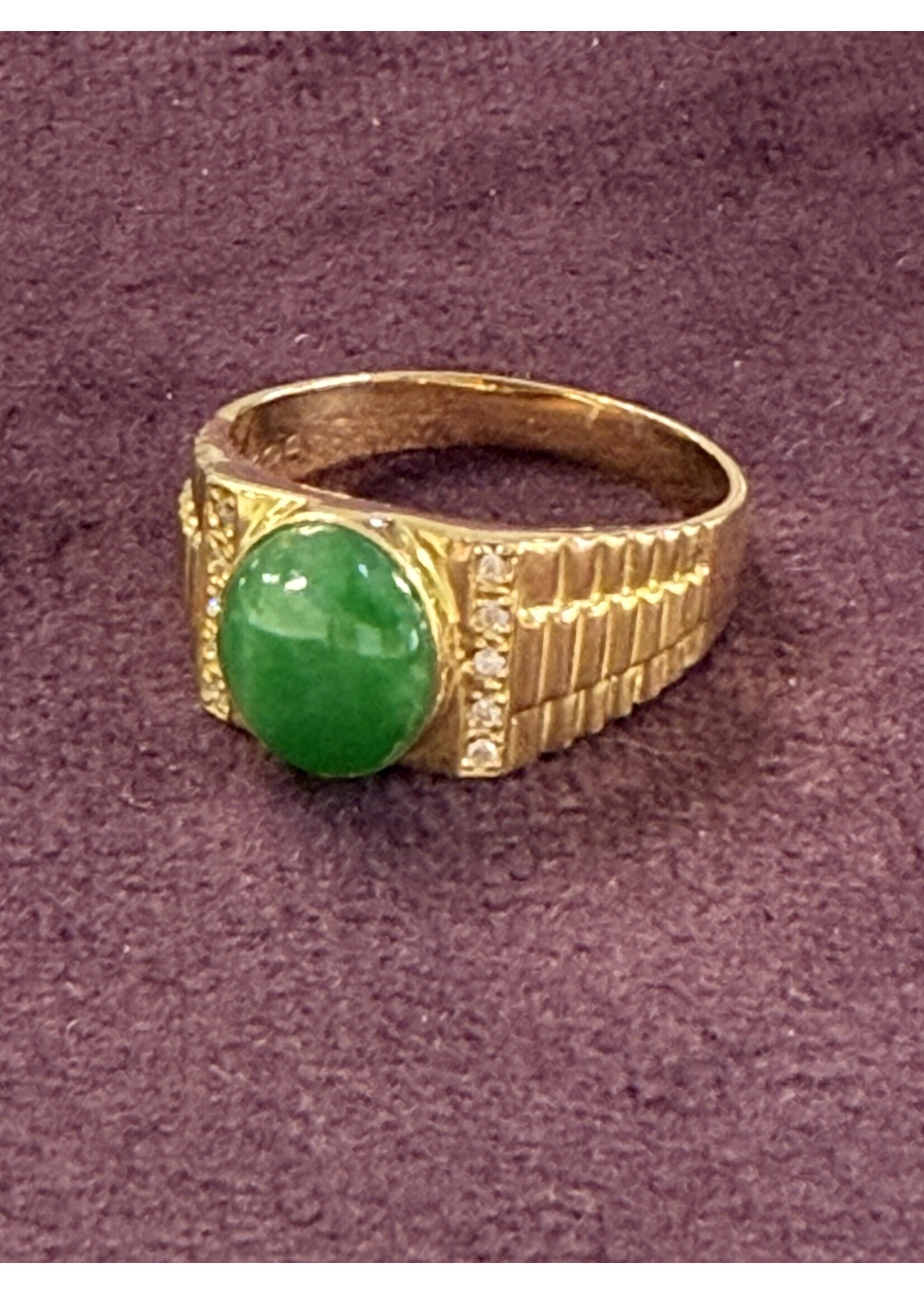 Vintage & Occasion Geelgouden zegelring met groene steen diamant - maat 23