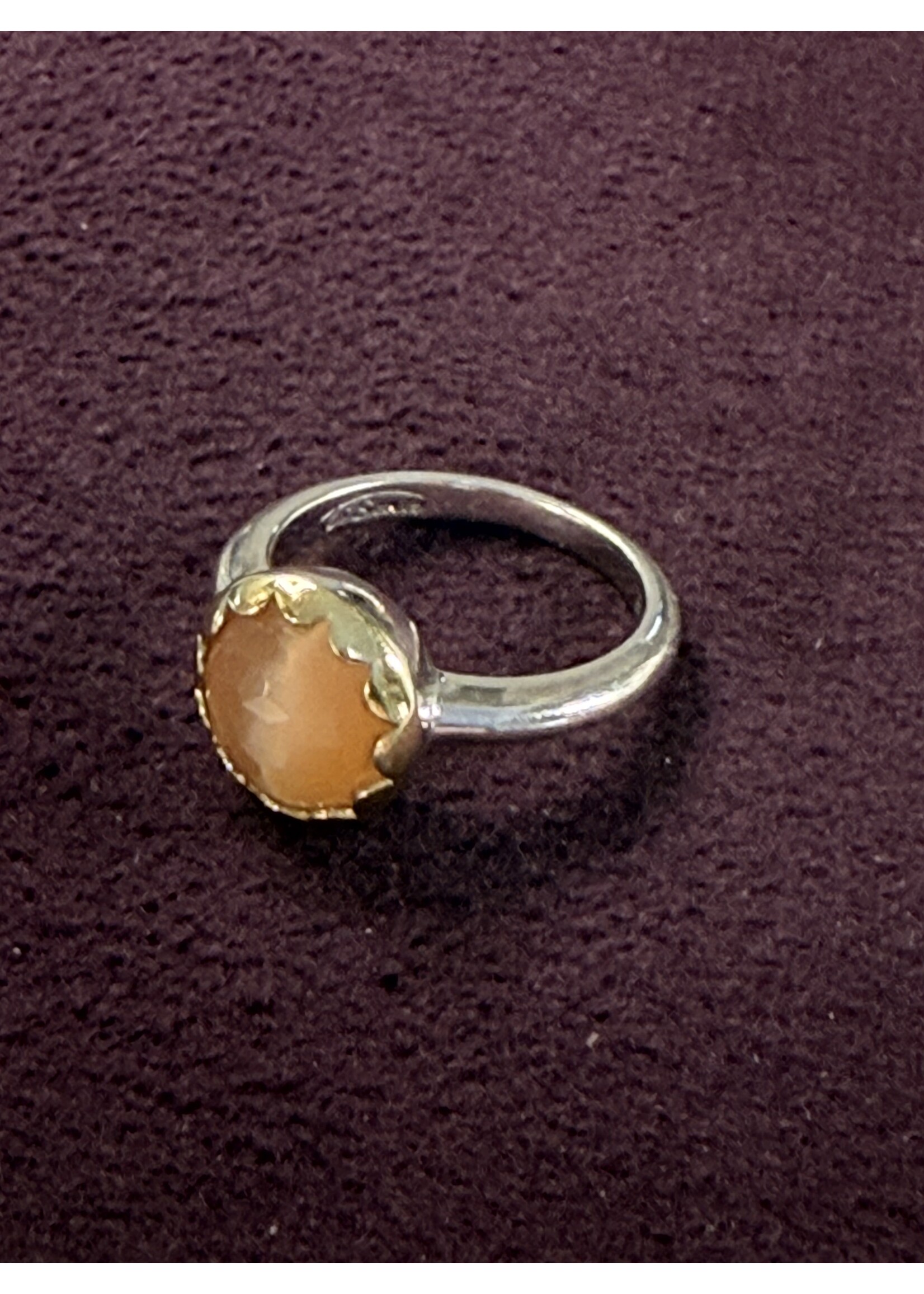 Vintage & Occasion Zilveren 2 kleurige ring met mooie oranje kattenoog