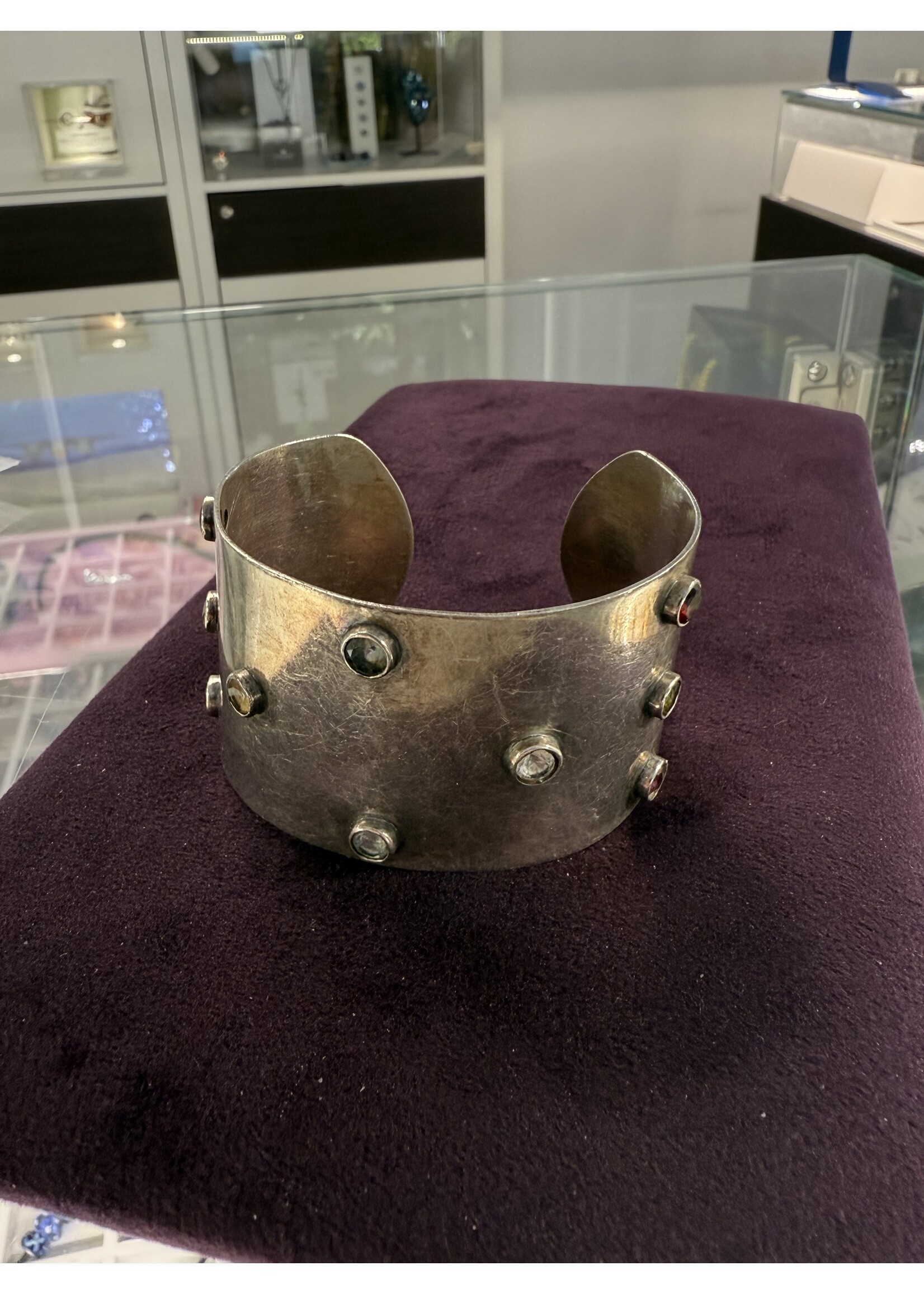 Vintage & Occasion Brede zilveren bangle armband met gekleurde edelstenen