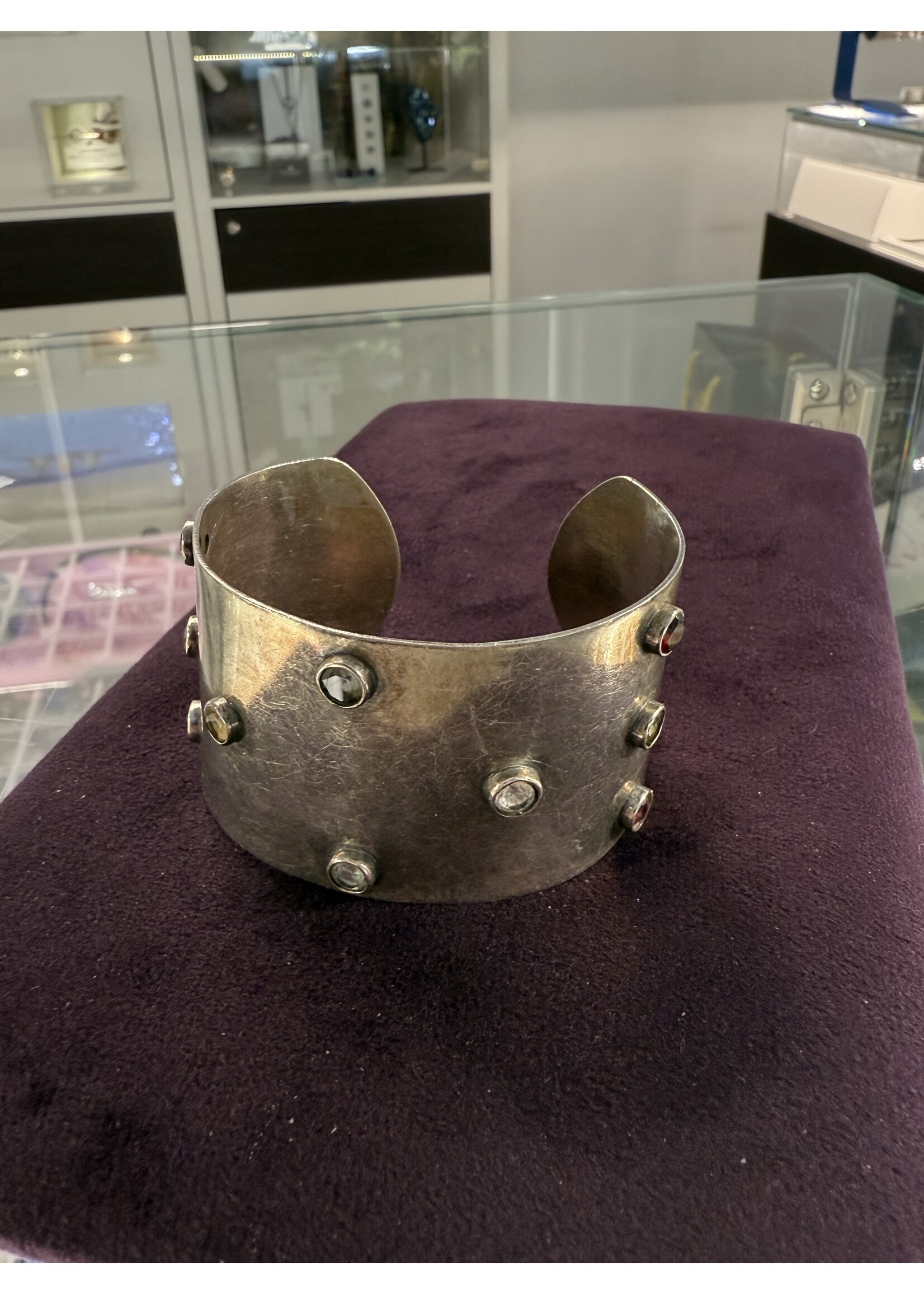 Vintage & Occasion Brede zilveren bangle armband met gekleurde edelstenen