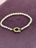Vintage & Occasion Zoetwaterparel armband met gouden veersluiting