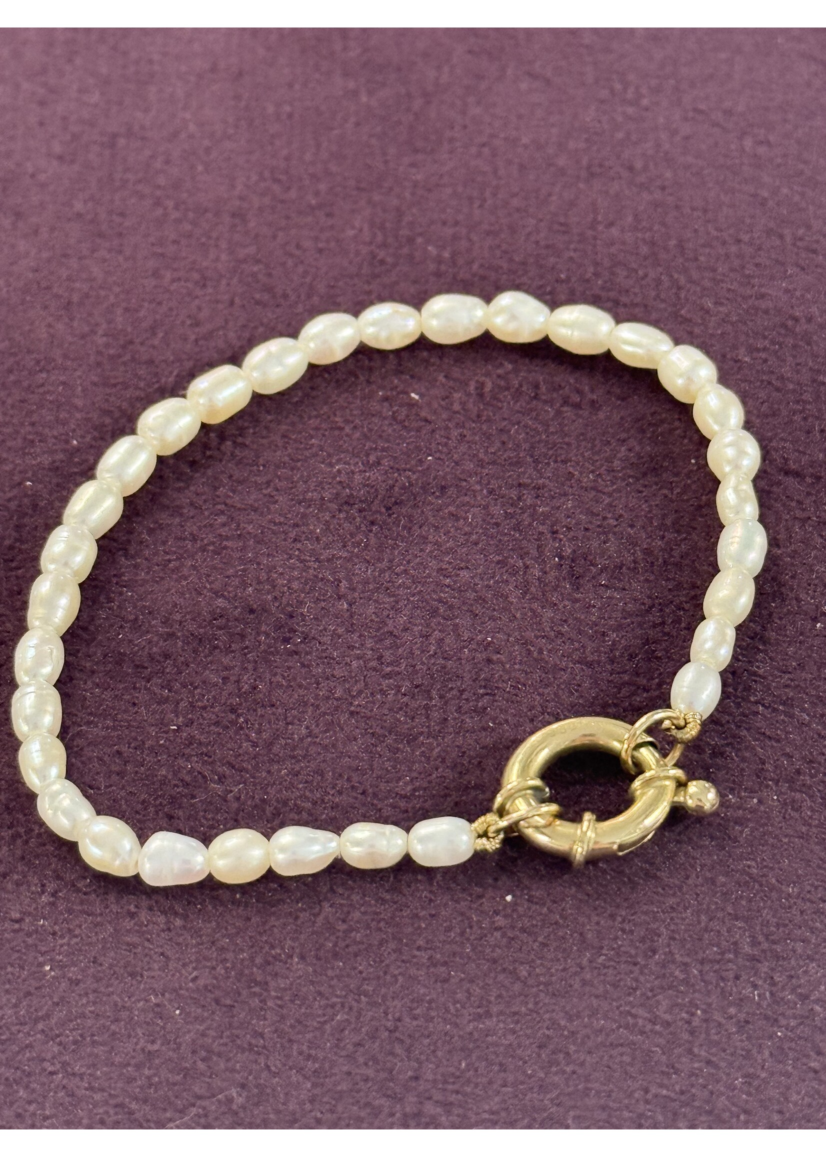 Vintage & Occasion Zoetwaterparel armband met gouden veersluiting