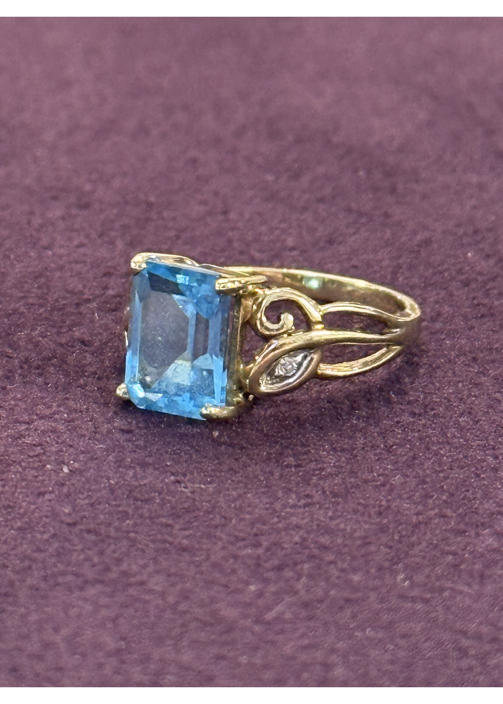 Vintage & Occasion Occasion ring met blauwe topaas