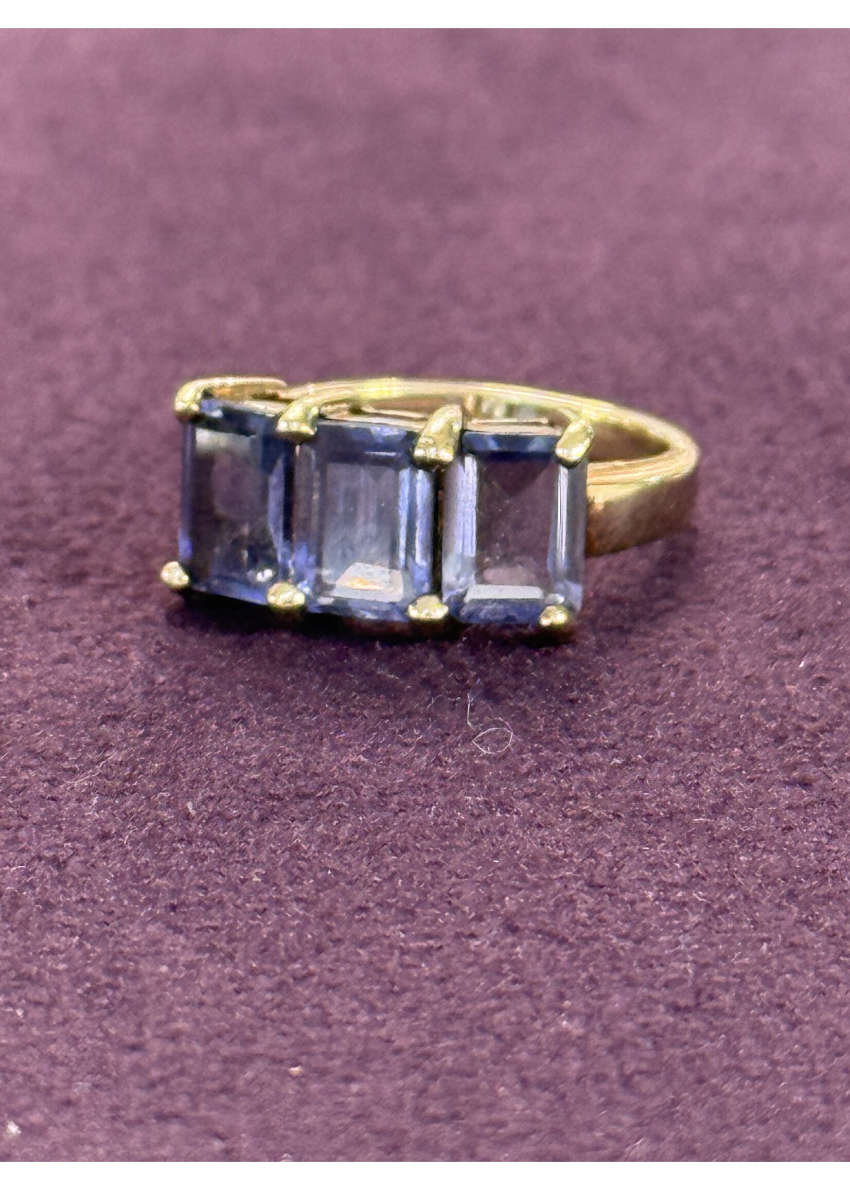 Vintage & Occasion Occasion ring met 3 paarse stenen