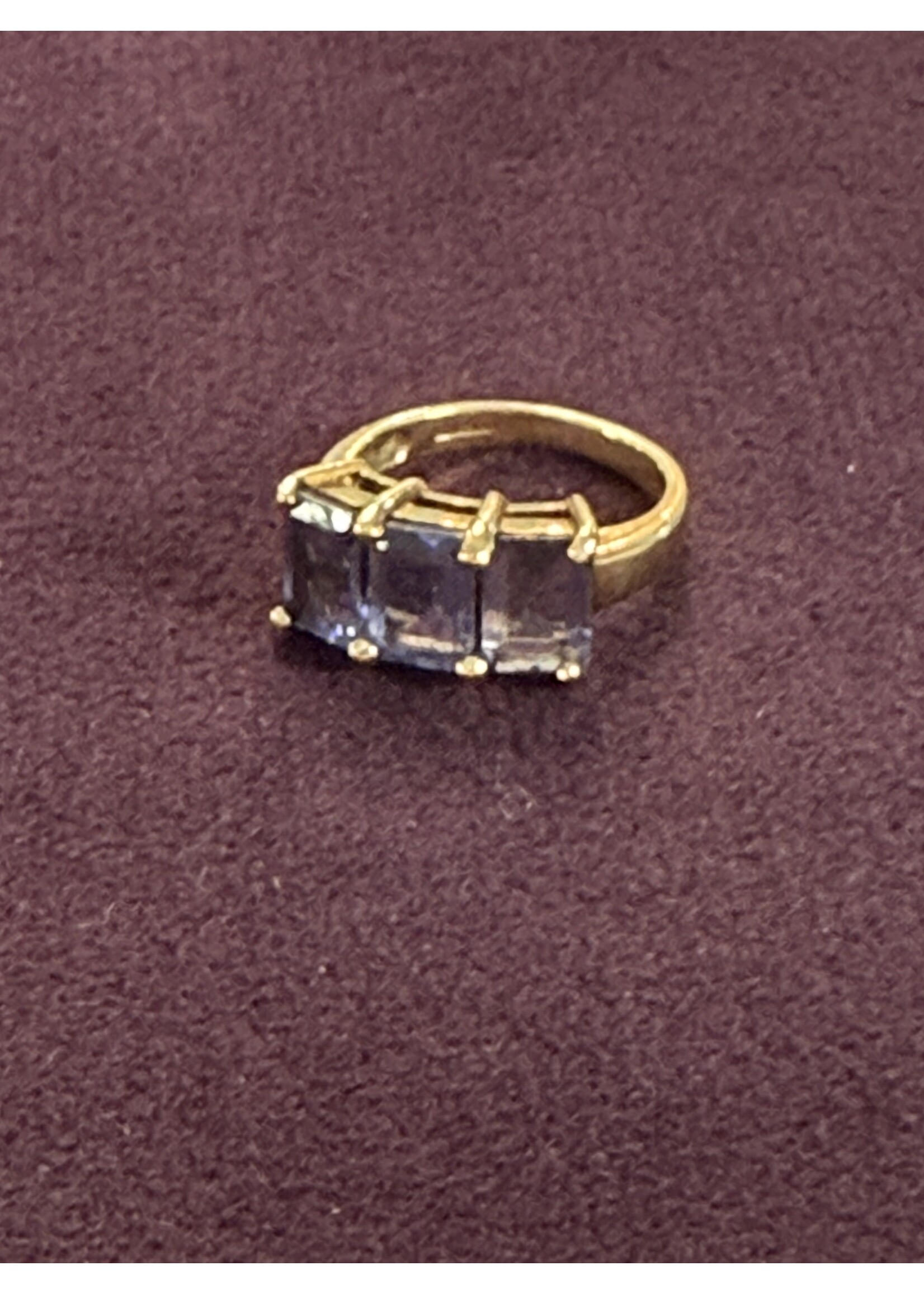 Vintage & Occasion Occasion ring met 3 paarse stenen