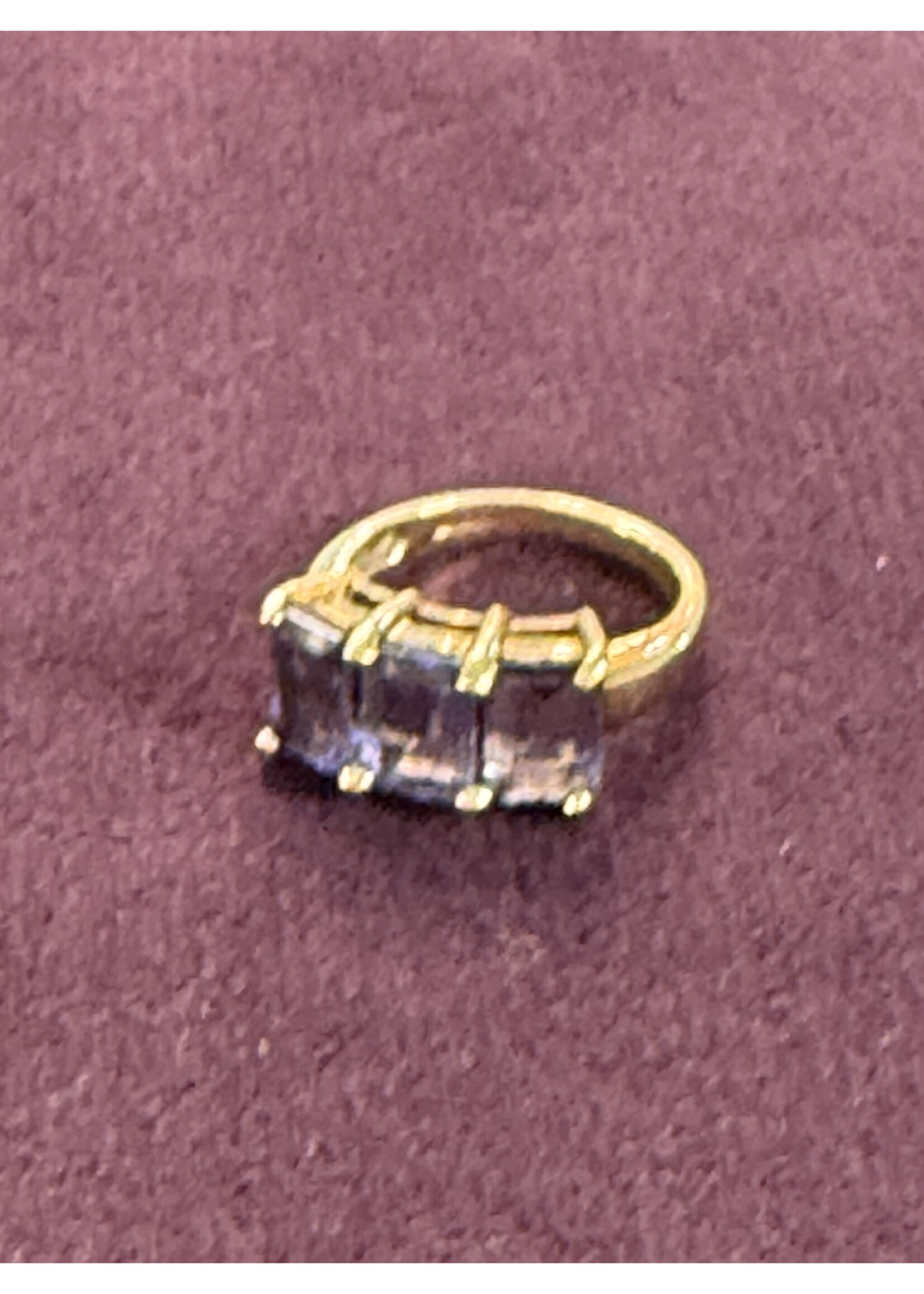 Vintage & Occasion Occasion ring met 3 paarse stenen