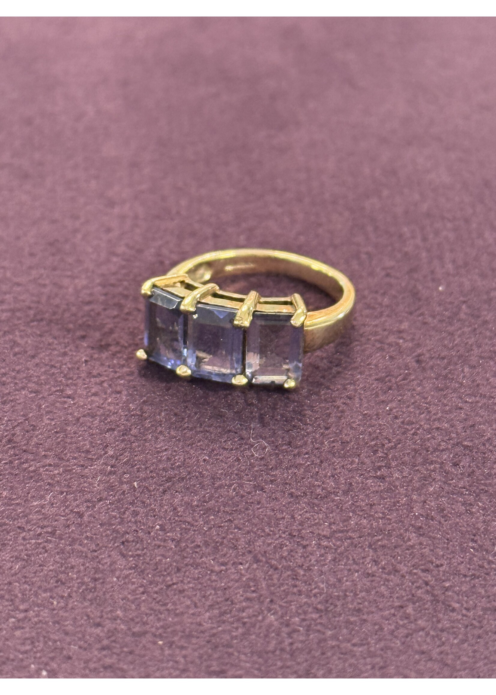 Vintage & Occasion Occasion ring met 3 paarse stenen