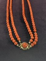 Vintage & Occasion 2 Snoerig occasion collier met ronde koraal en gouden sluiting - lengte 80 cm