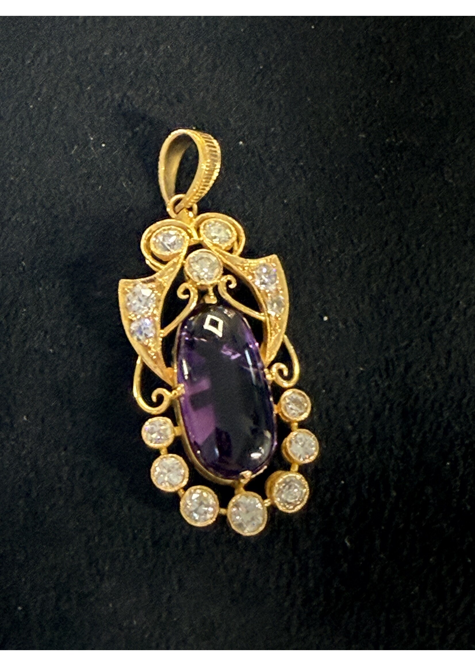 Vintage & Occasion Geelgouden hanger met briljant en amethist 22k Indonesisch goud