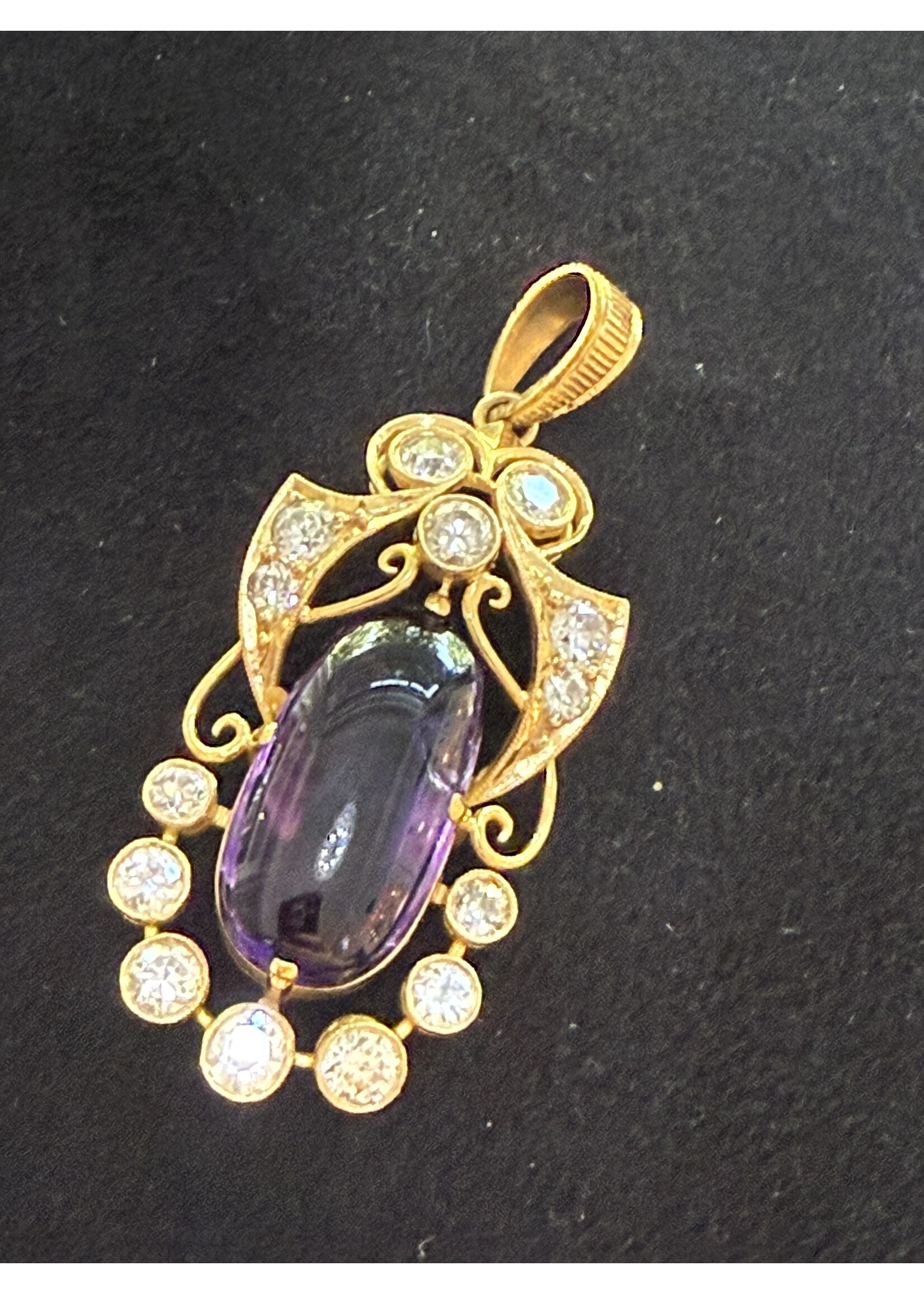 Vintage & Occasion Geelgouden hanger met briljant en amethist 22k Indonesisch goud