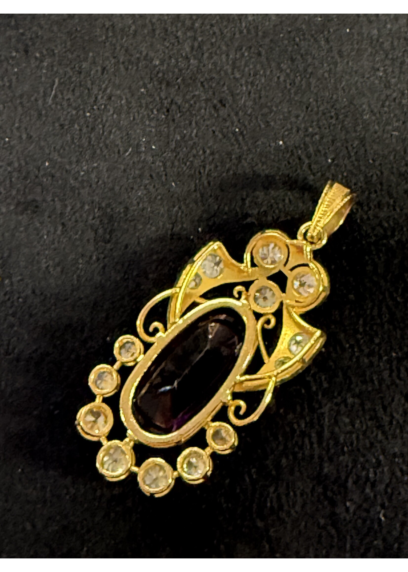 Vintage & Occasion Geelgouden hanger met briljant en amethist 22k Indonesisch goud