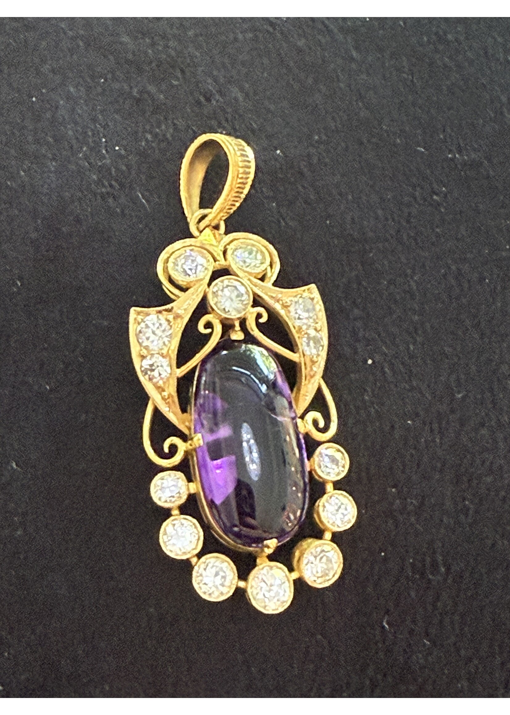 Vintage & Occasion Geelgouden hanger met briljant en amethist 22k Indonesisch goud