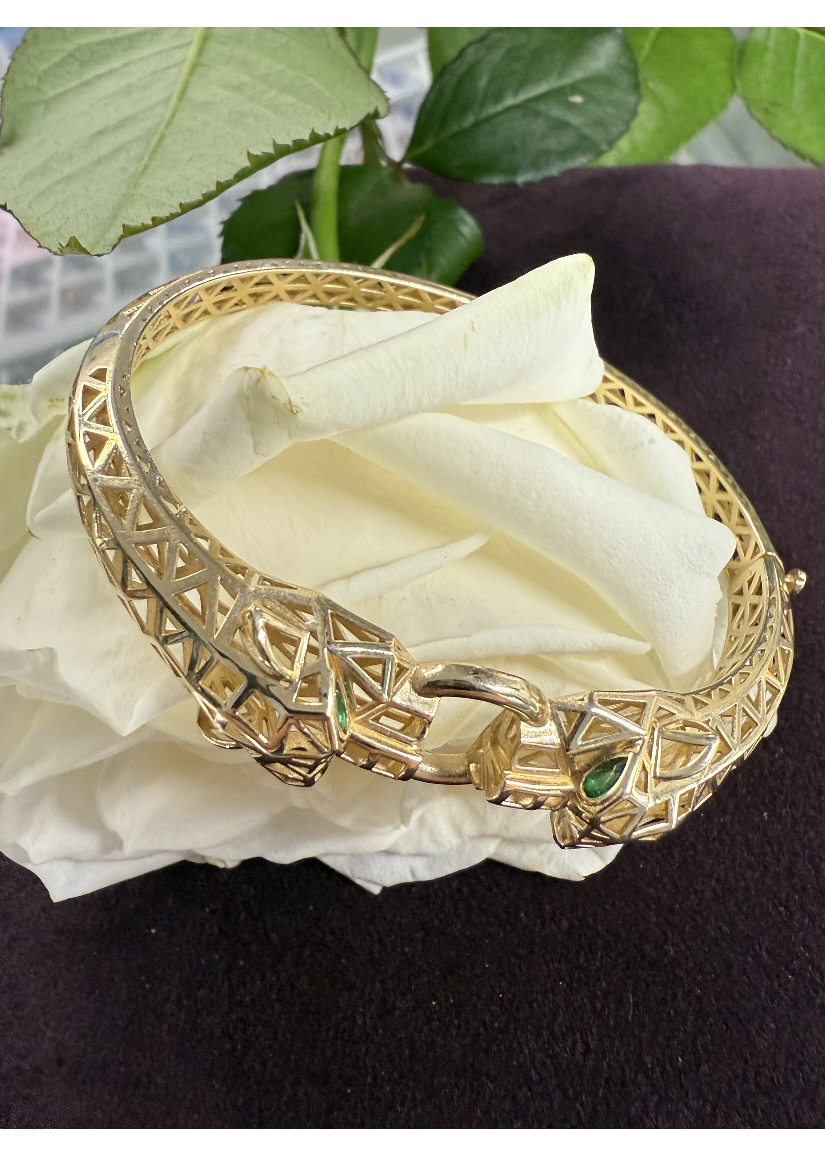 Vintage & Occasion Geelgouden 14k  armband panters 3d met groene edelsteen ogen