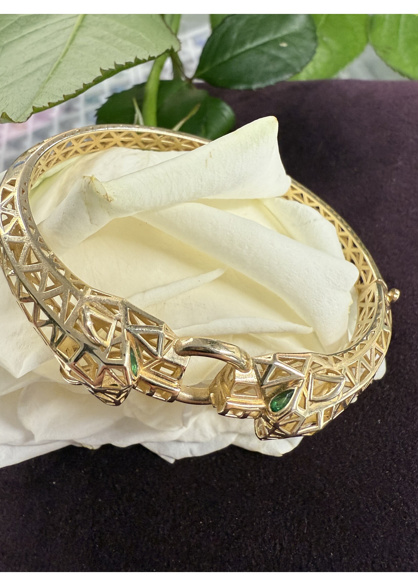 Vintage & Occasion Geelgouden 14k  armband panters 3d met groene edelsteen ogen